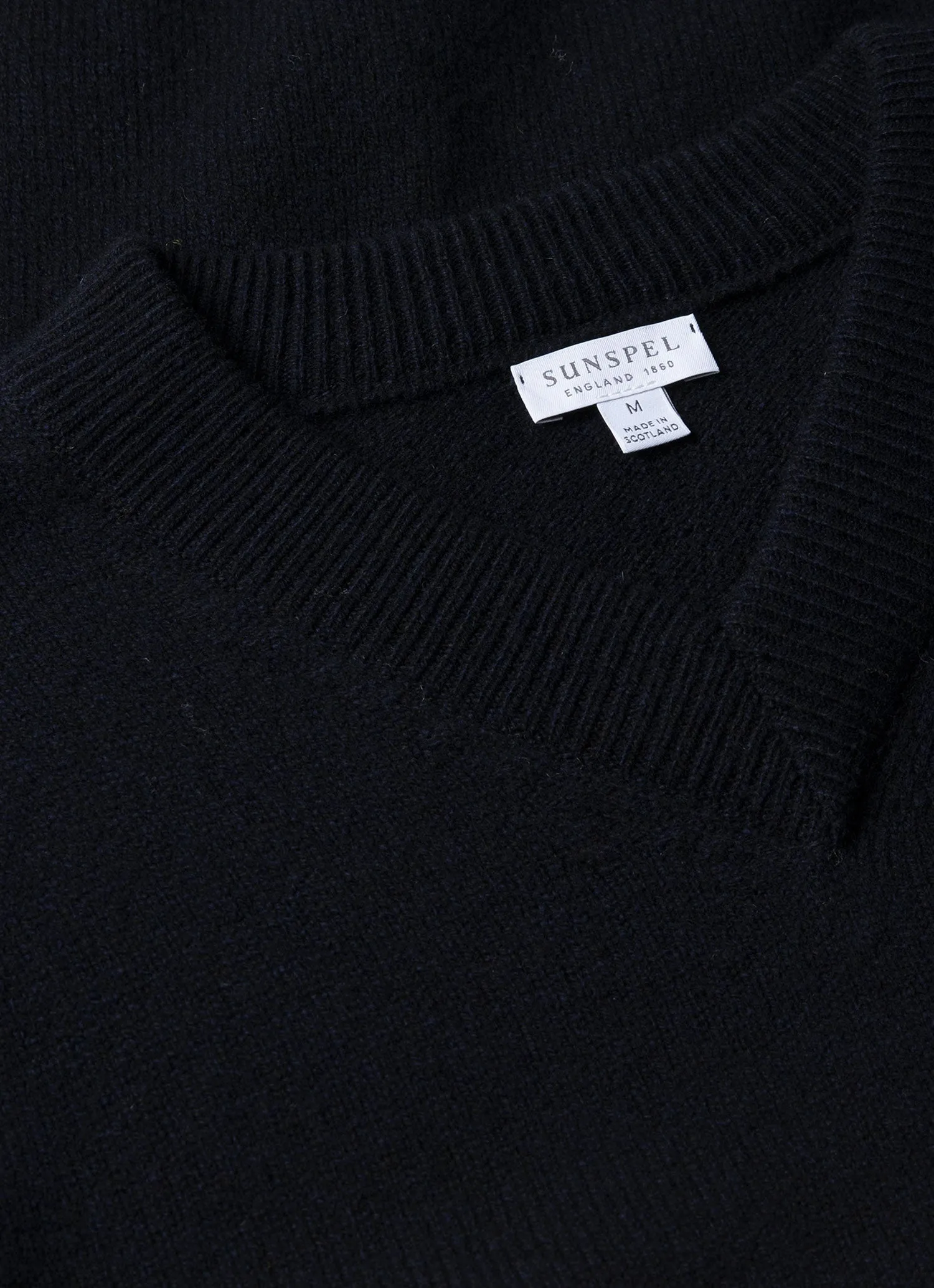 Lattice Pattern Men's Lambswool V-neck Jumper in Dark Navy Mouline