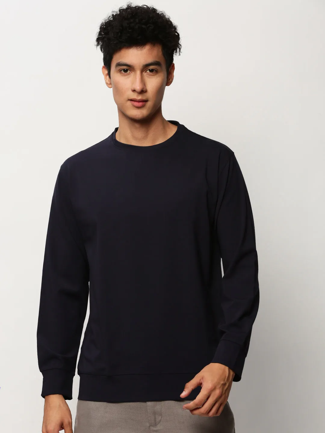 Men's Navy Blue Round Neck Cotton Pullover Warm in winter product photography