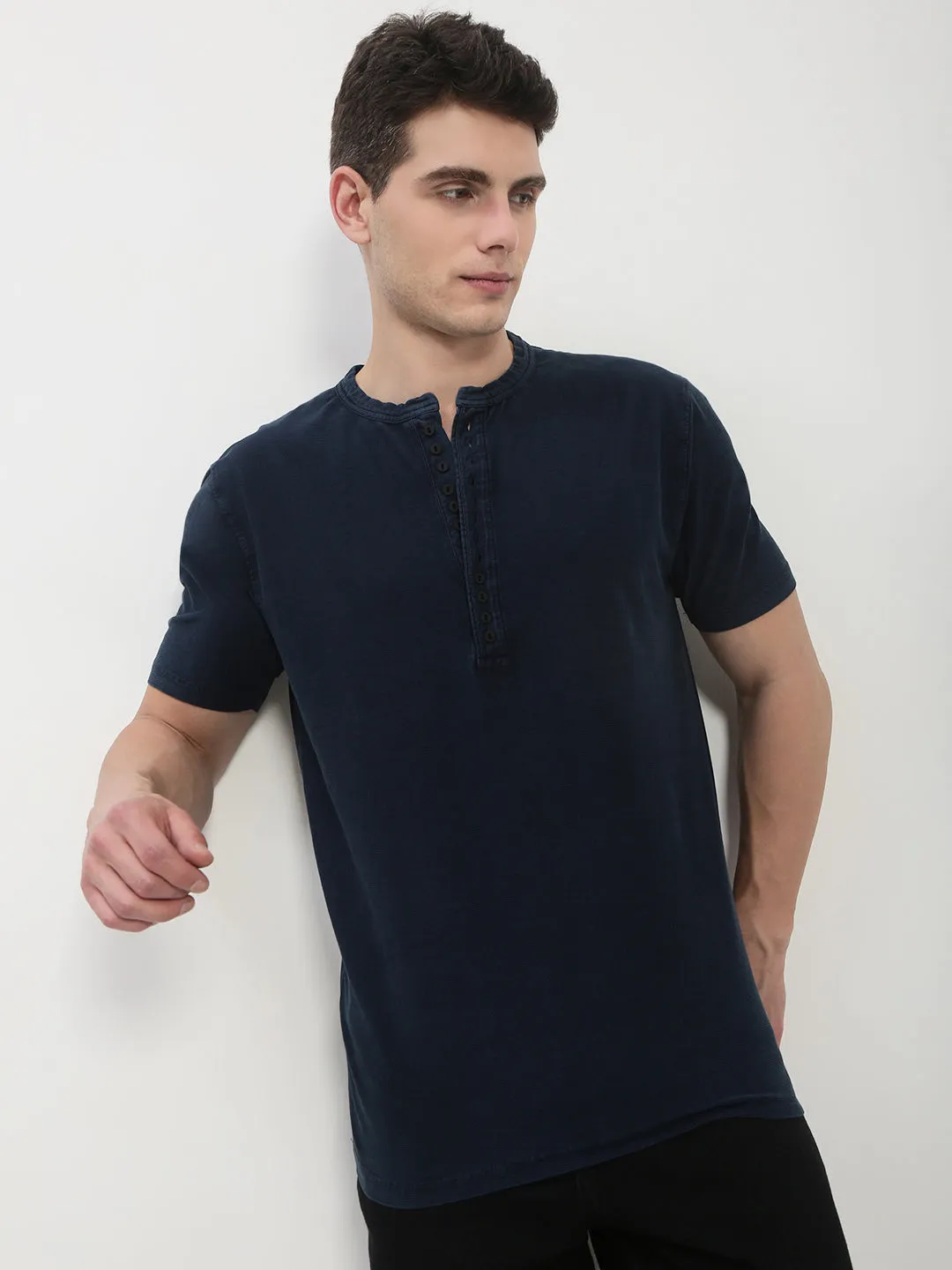 Men's Navy Blue Solid Henley Collar T-Shirt Casual Layers