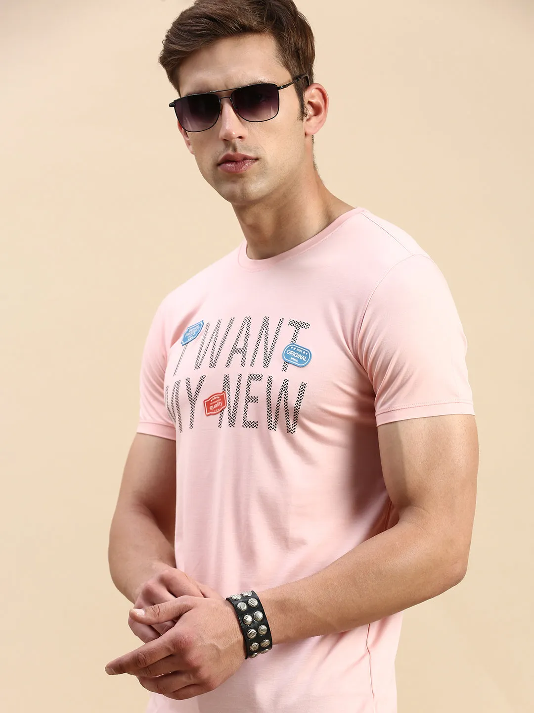 Men's Pink Typography Printed Slim Fit T-shirt Relaxed Layer Functional Features