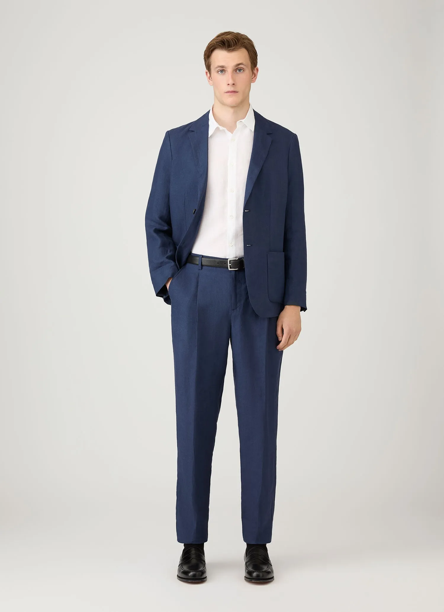 Men's Pleated Linen Trouser in Light Navy Stretch Movement