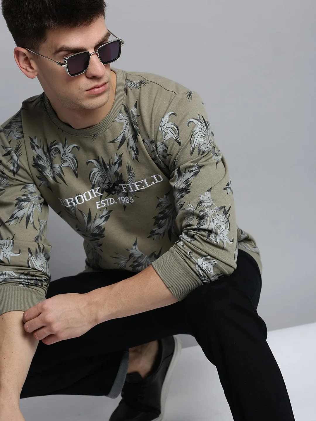 Men's Round Neck Printed Olive Pullover Cool Comfort Outdoor Fit