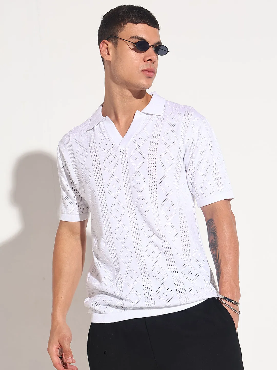 Men??s Textured White Knit Polo T-Shirt with Open Collar Convertible Style Aerated Seam Placement