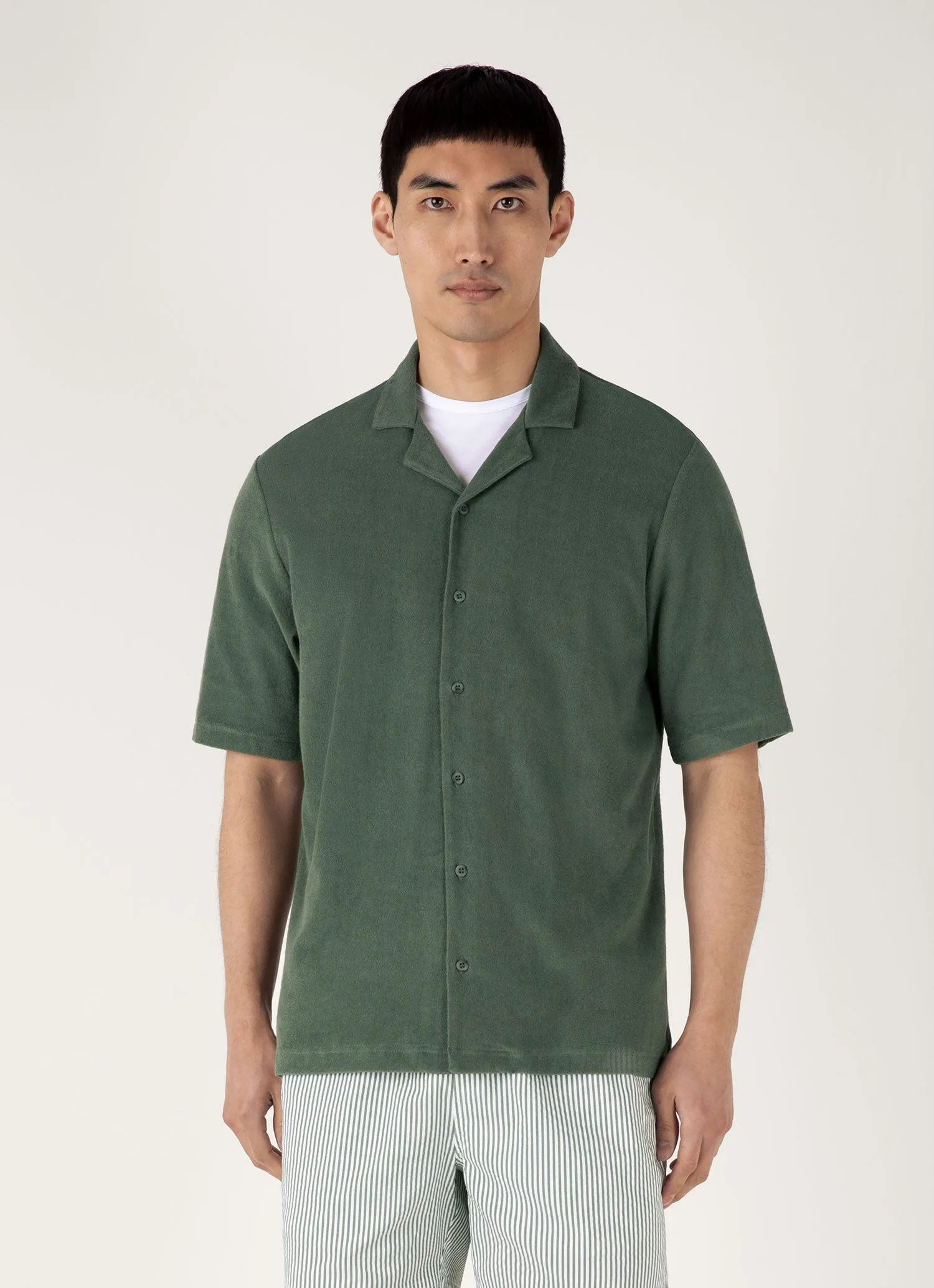 Quick Fit Stretch Relaxed Comfort Look Men's Towelling Camp Collar Shirt in Dusk Green