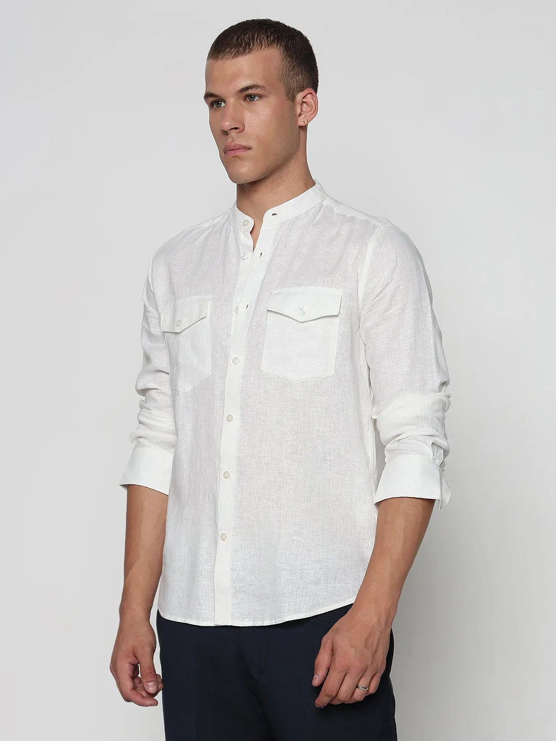 Warm Socks Men's White Mandarin Collar Slim Fit Shirt with Pockets