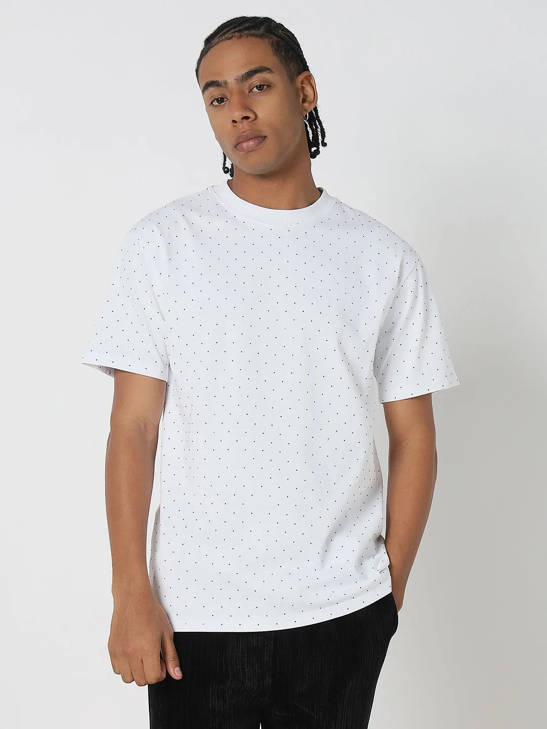 Men's White Relaxed Fit T-Shirt with Stone Embellishment Adjustable Hem
