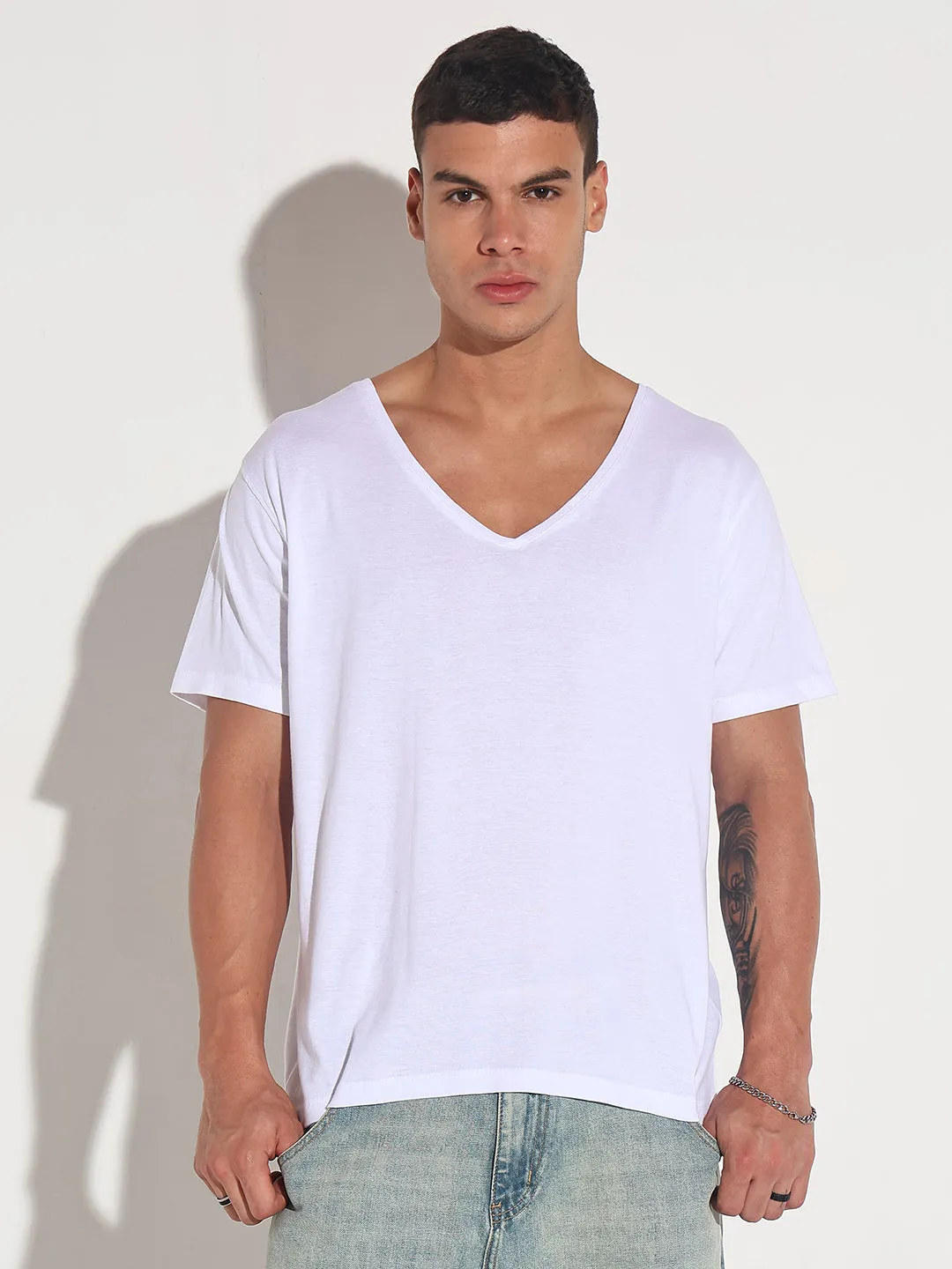 AntiSnagFabric Men's White V-Neck Regular Fit T-Shirt