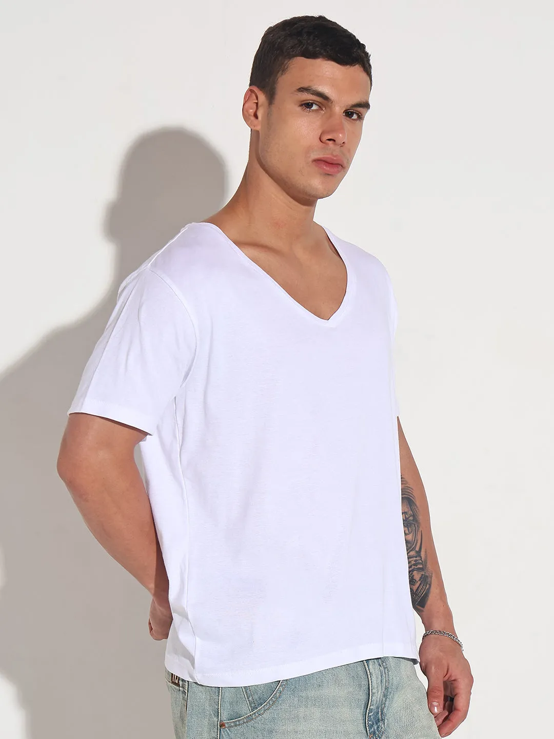 Men's White V-Neck Regular Fit T-Shirt WrinkleResistant Light Sweatshirt