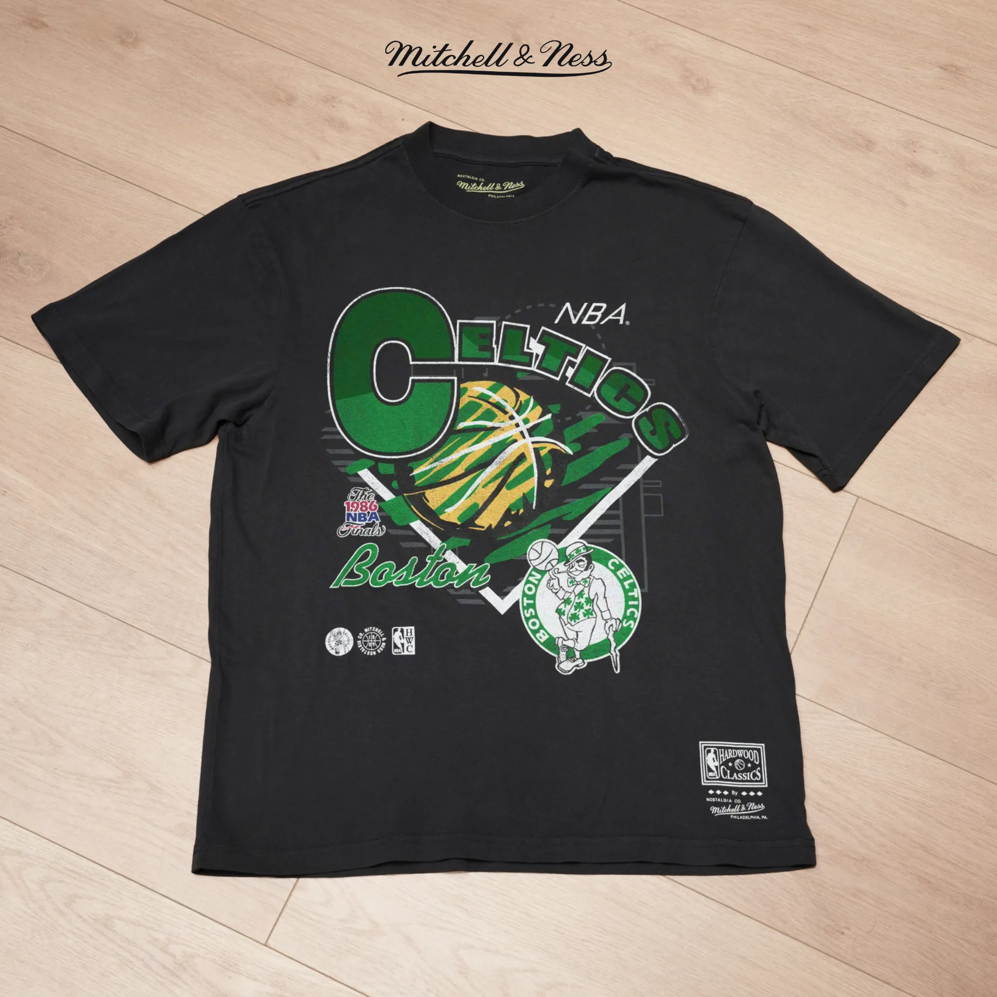Mitchell & Ness Boston Celtics Brush Off T-Shirt Essential Fit Feel Good Fit