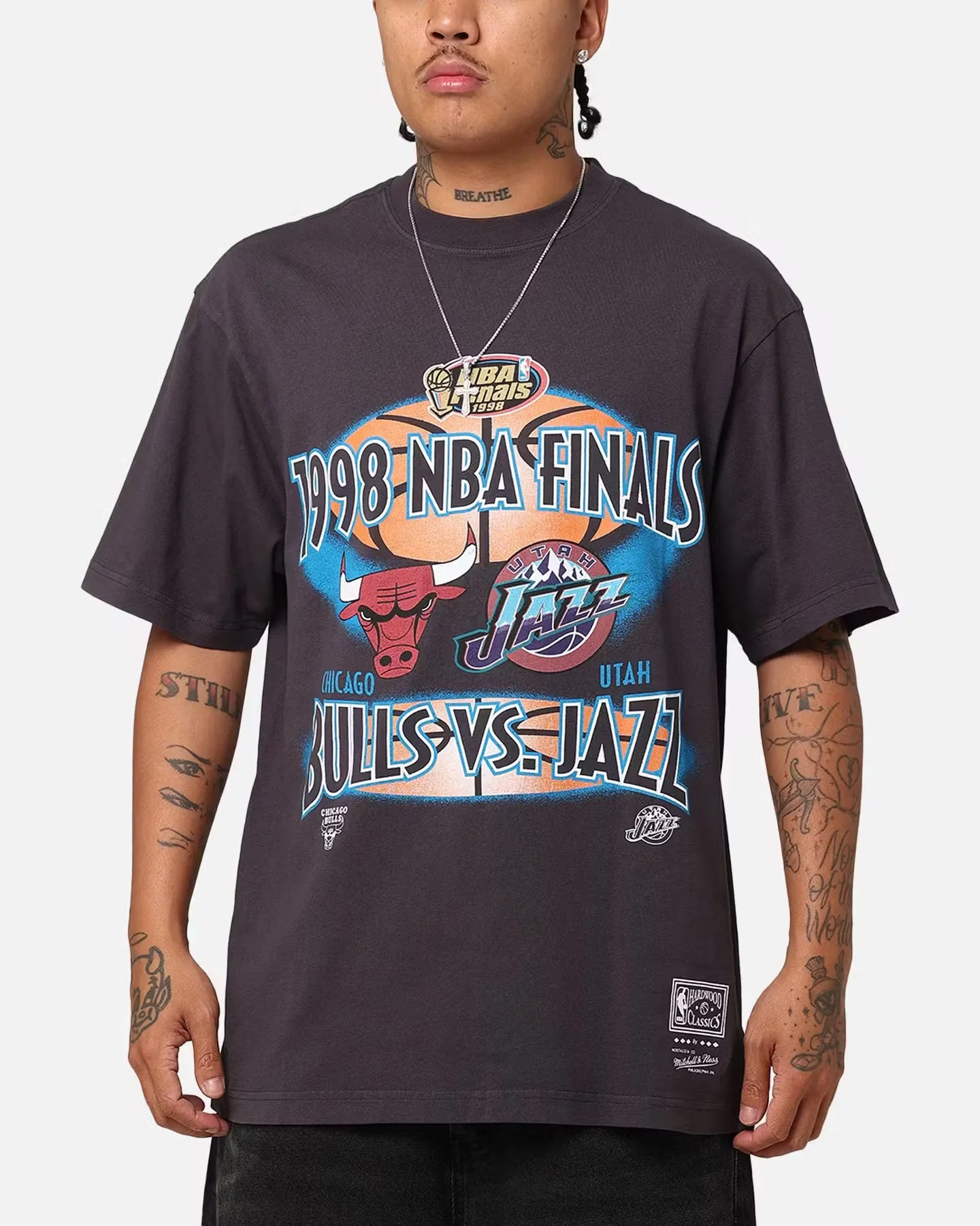 anti static coating Mitchell & Ness Chicago Bulls VS. Utah Jazz 1998 Finals T-Shirt