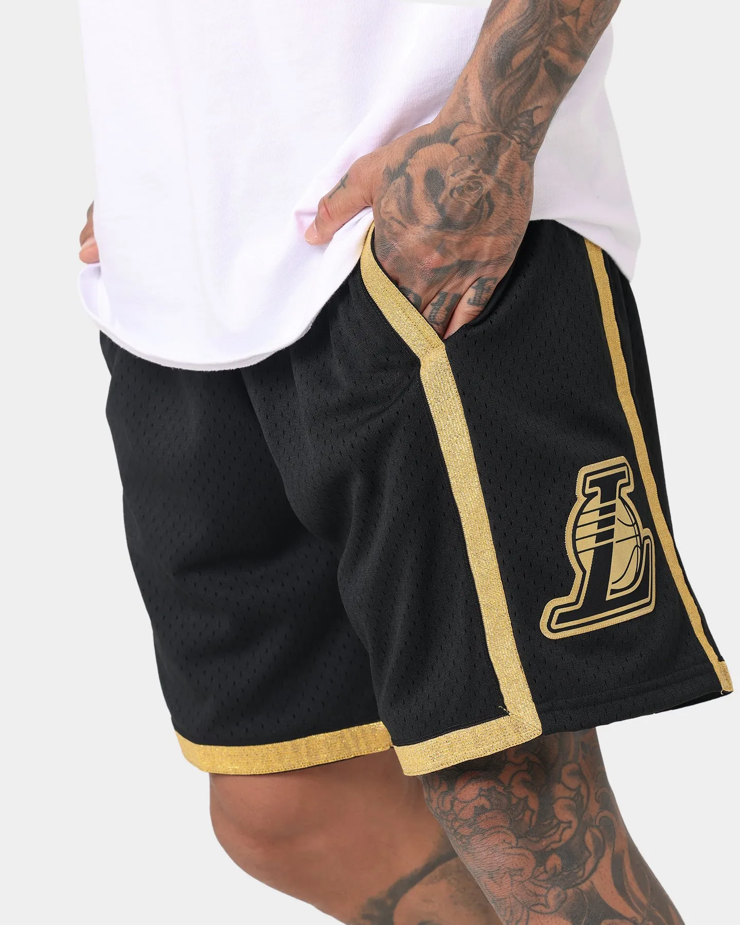 Ergonomic Curved Seams Mitchell & Ness Los Angeles Lakers 'Black Gold' Swing Shorts Black/Gold