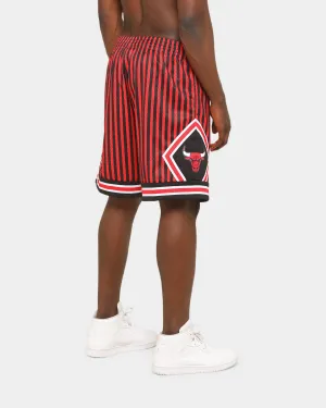 Mitchell & Ness Men's Chicago Bulls 1997 Striped SM Short Black/Red Geometric Pattern