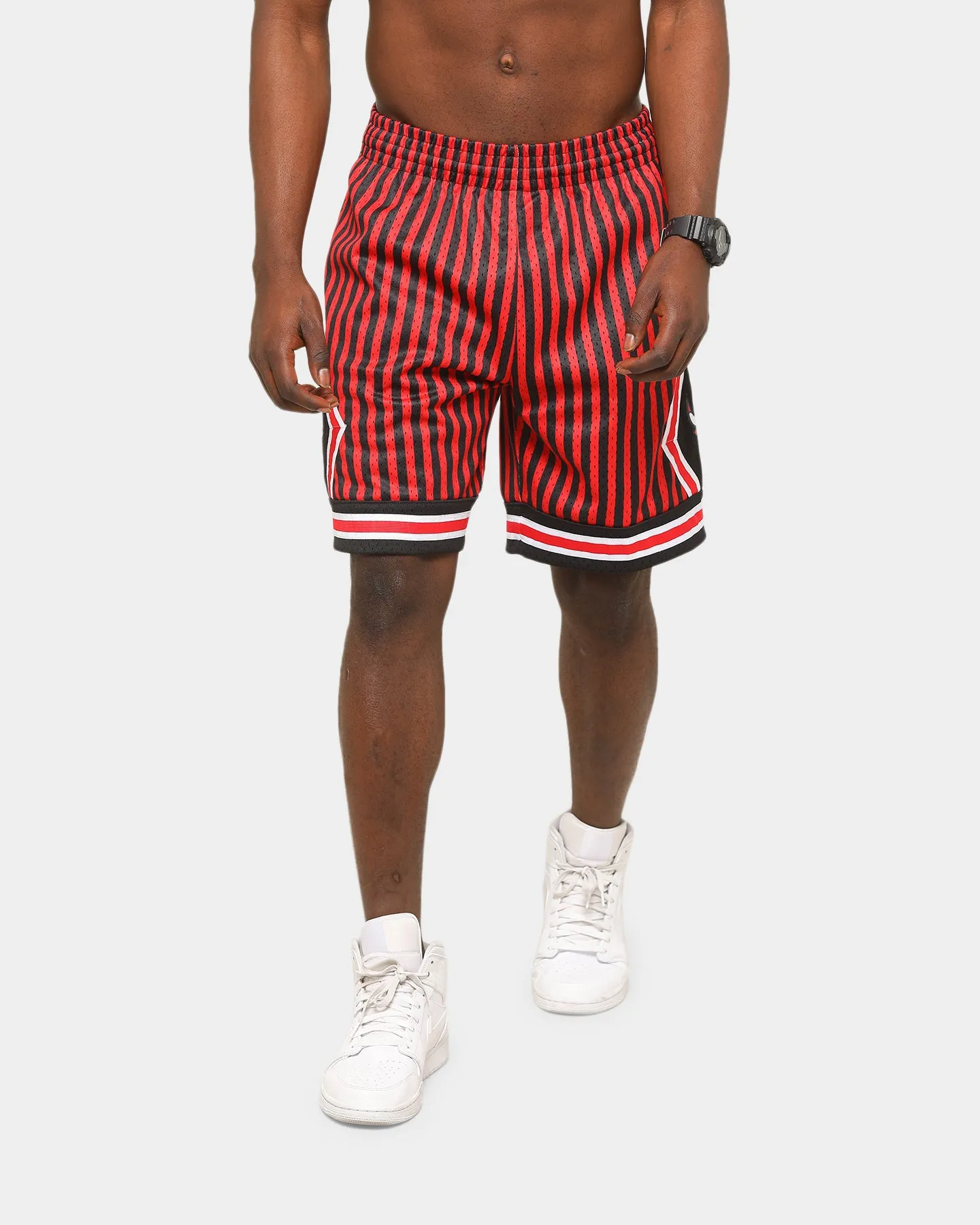 Quick Action Mitchell & Ness Men's Chicago Bulls 1997 Striped SM Short Black/Red