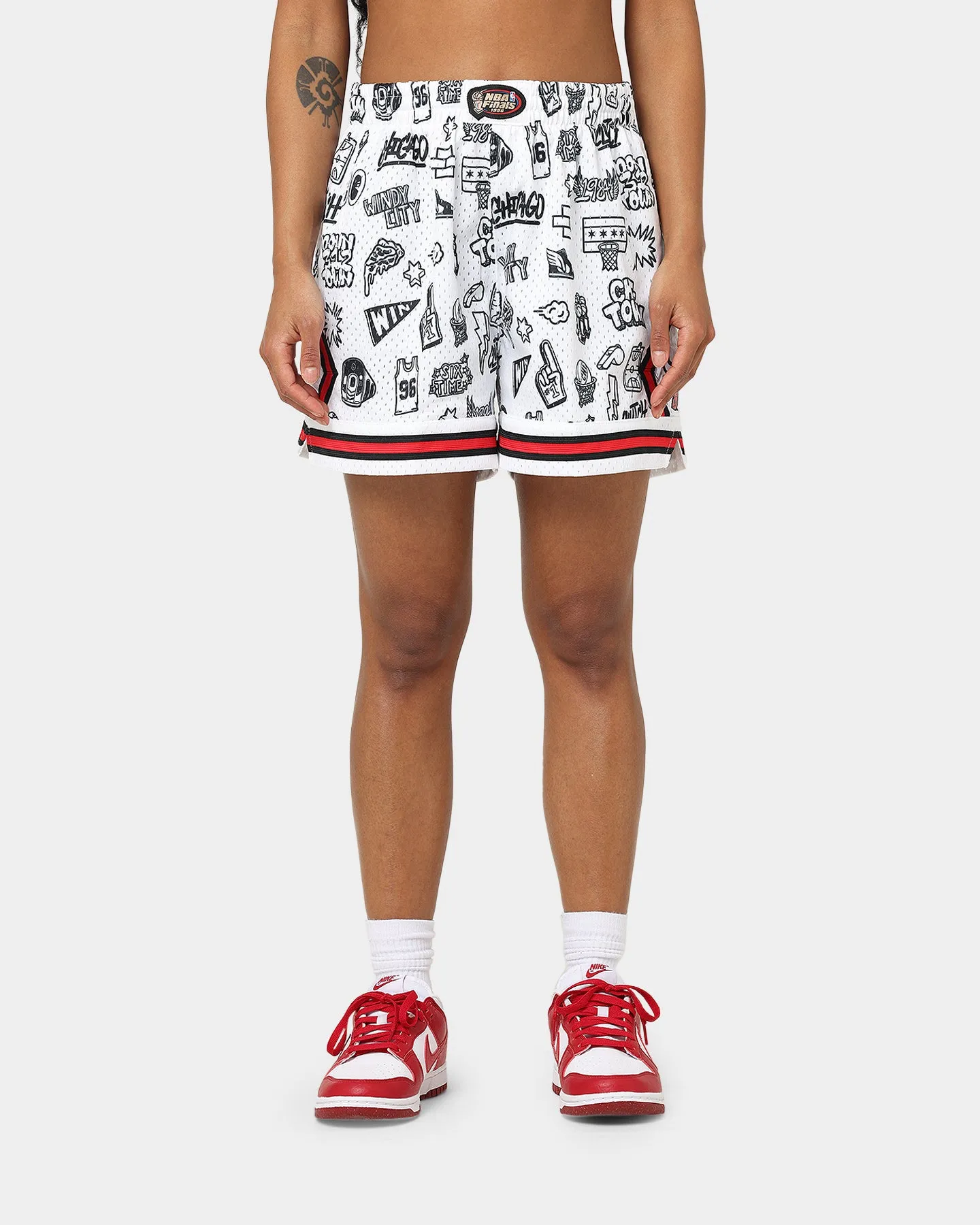 Mitchell & Ness Women's Chicago Bulls Doodle Shorts White Active Comfort school outfit