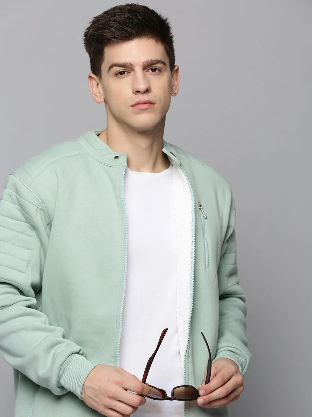 product marketing Versatile Outfit Men's Green Solid Sweatshirt