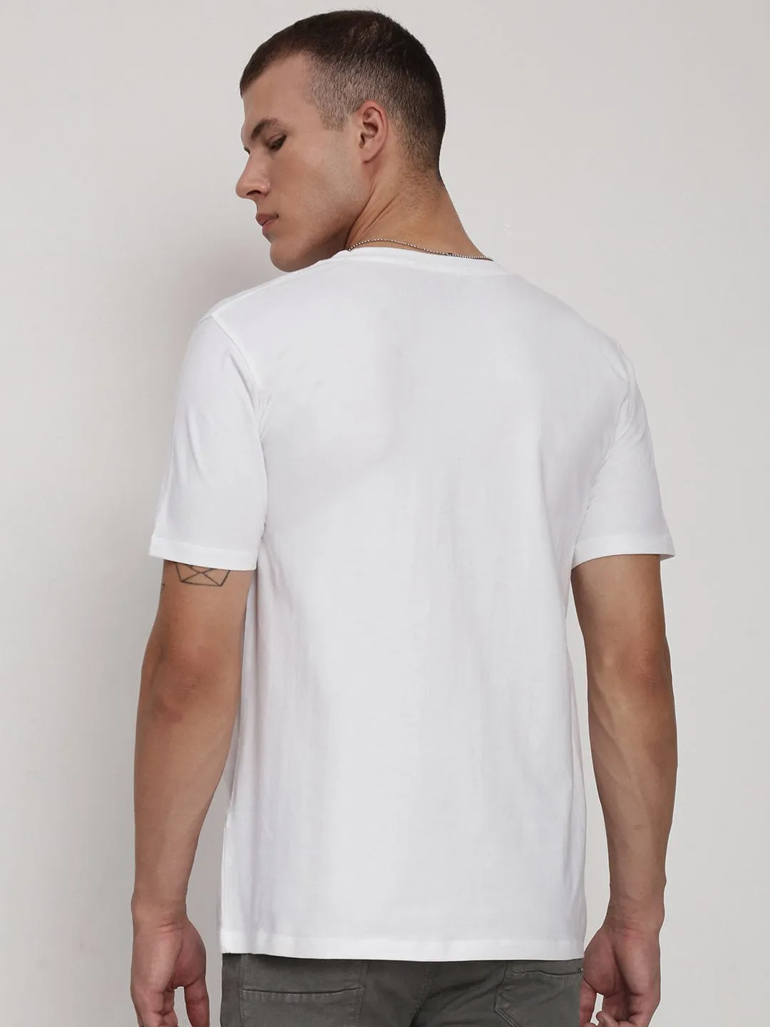 EcoFriendlyTextile TaglessNeckline Men's White V-Neck Regular Fit T-Shirt