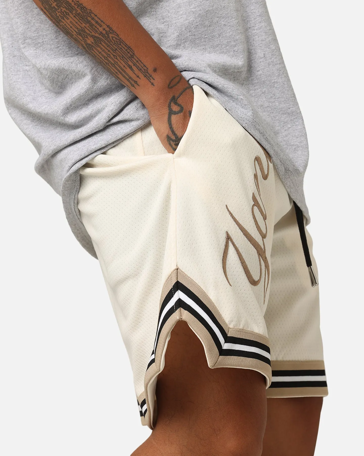 New Era New York Yankees Mesh Shorts Light Beige Water resistant coating Secure Closure System