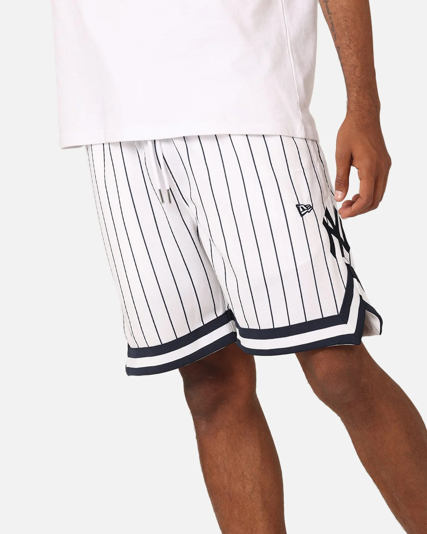 Sleek Cut New Era New York Yankees Mesh Shorts White Pinstripe