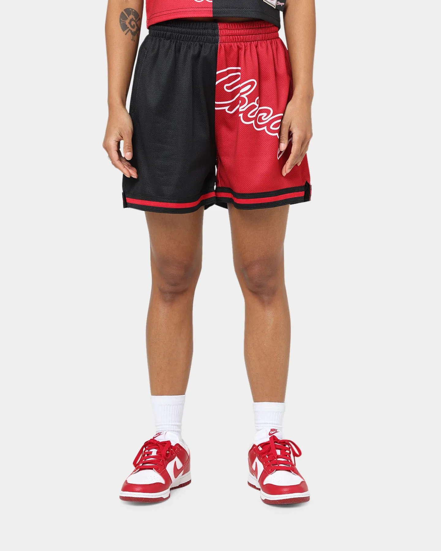 Mitchell & Ness Women's Chicago Bulls Big Face 5.0 Shorts Black Rubberized Waistband Ergonomic Pattern Cutting