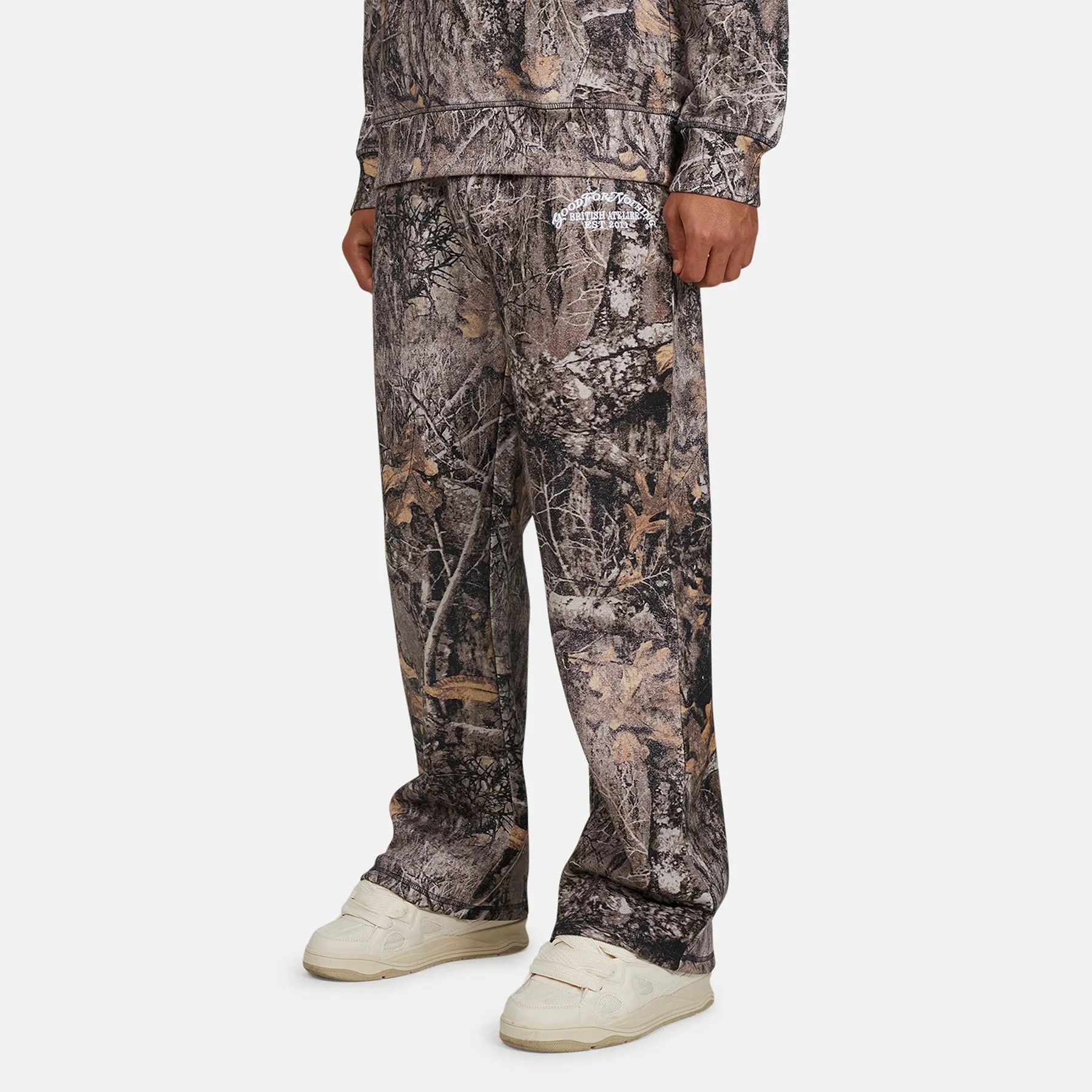 Woodland Camo Sweatpants Smooth zipper closure
