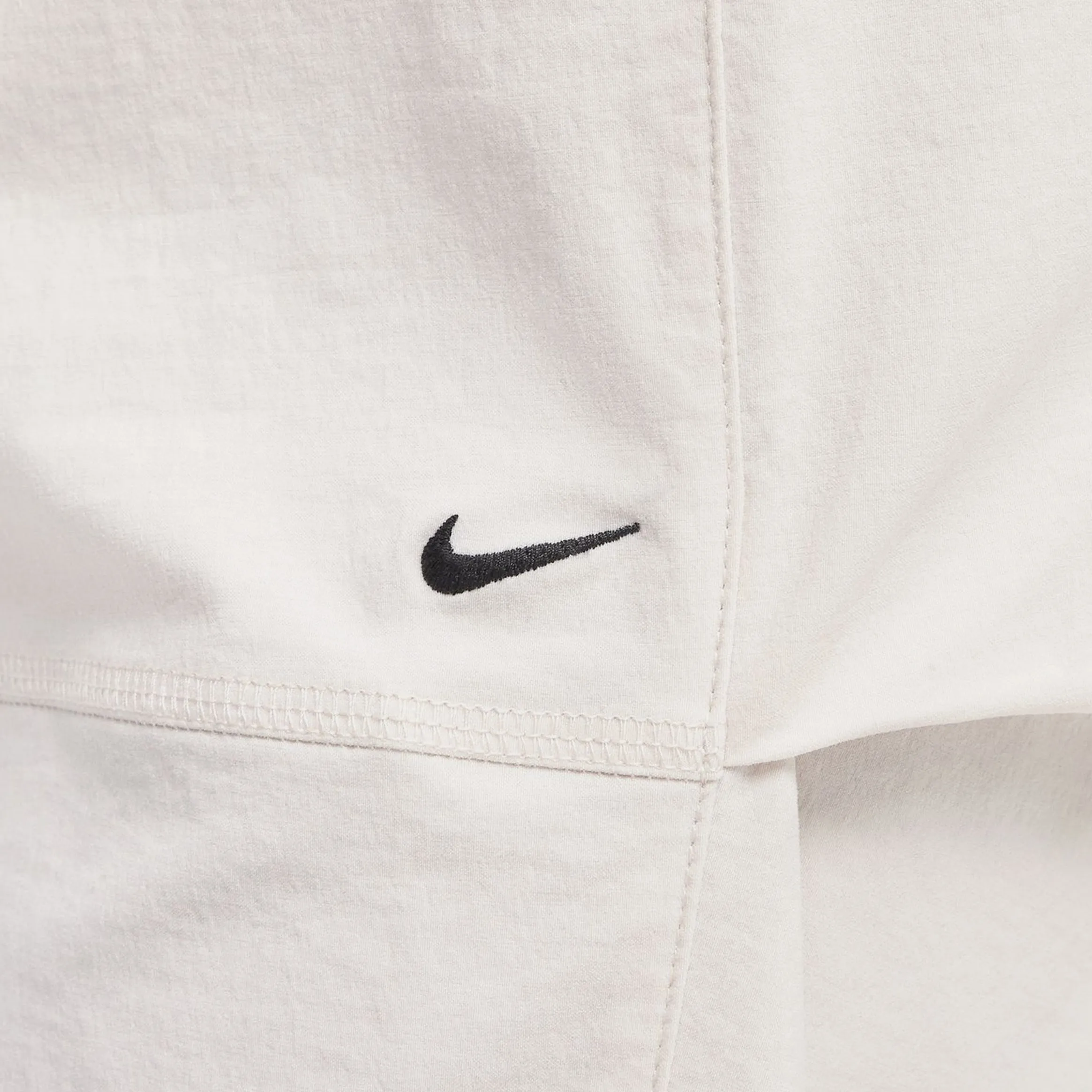 Flattering Shape NSW Tech Woven Oversized Mens Pants (Black/White)