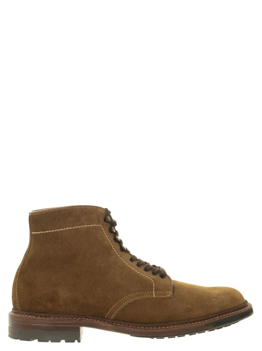 Plain Toe Snuff Suede Boots With Commando Sole Shine Coat Anti Fall