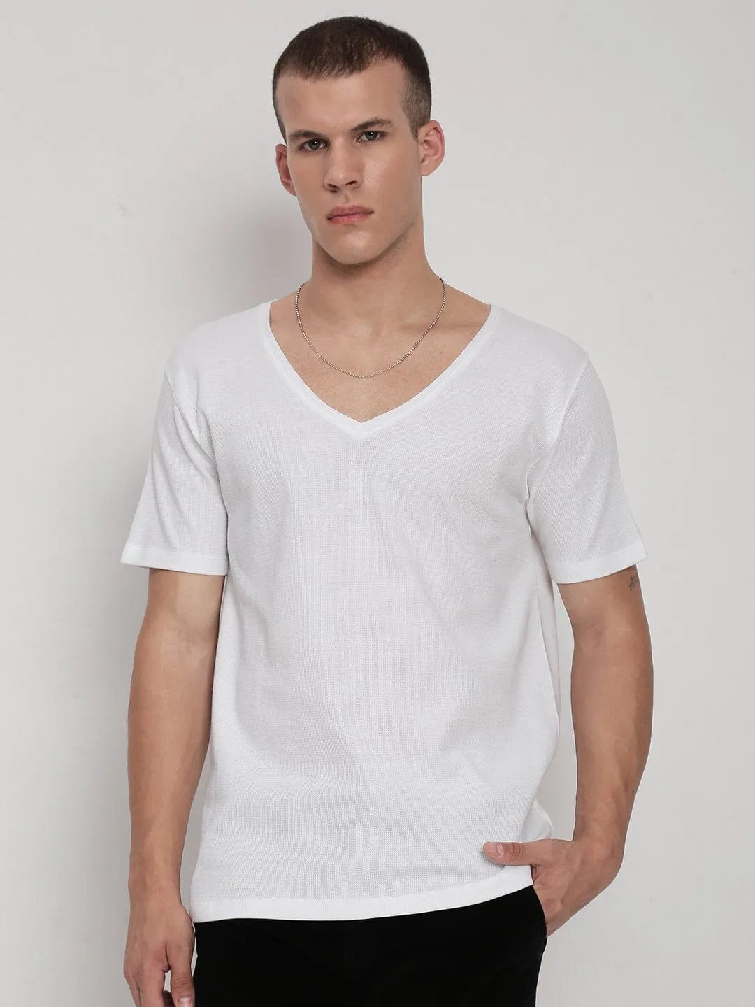 Men's White V-Neck Regular Fit T-Shirt Practical Leggings