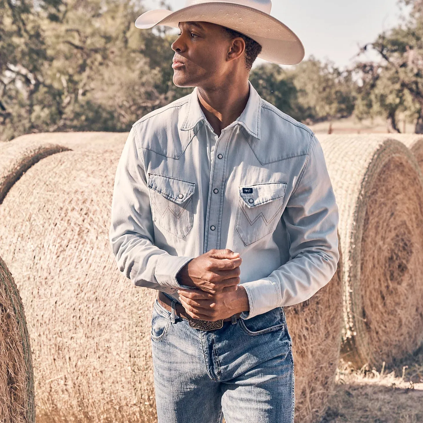 Wrangler Men's L/S Vintage Inspired Denim Western Snap Work Shirt in White Stonewash Printed Logo Oversized Cut