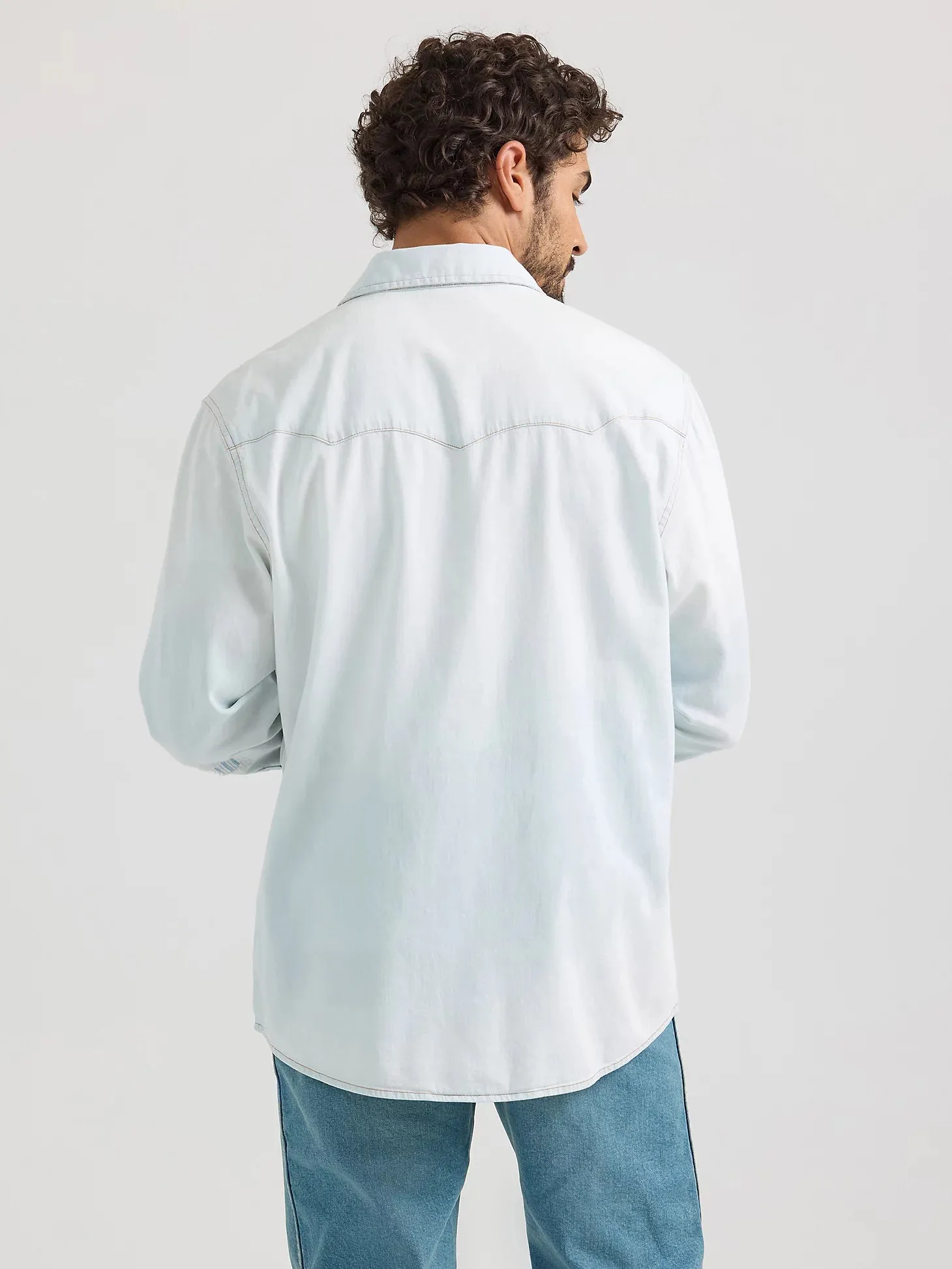 Seam Free Shoulders Wrangler Men's L/S Vintage Inspired Denim Western Snap Work Shirt in White Stonewash