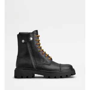 Rugged Traction Elegant Appearance Tod's Combat Boots in Leather
