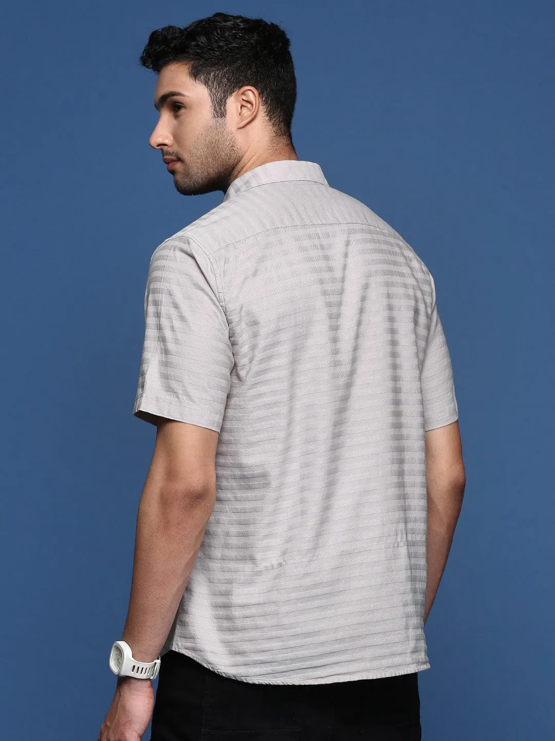 Free Mind LightweightInsulation Men's Grey Standard Slim Fit Horizontal Stripes Opaque Striped Casual Shirt