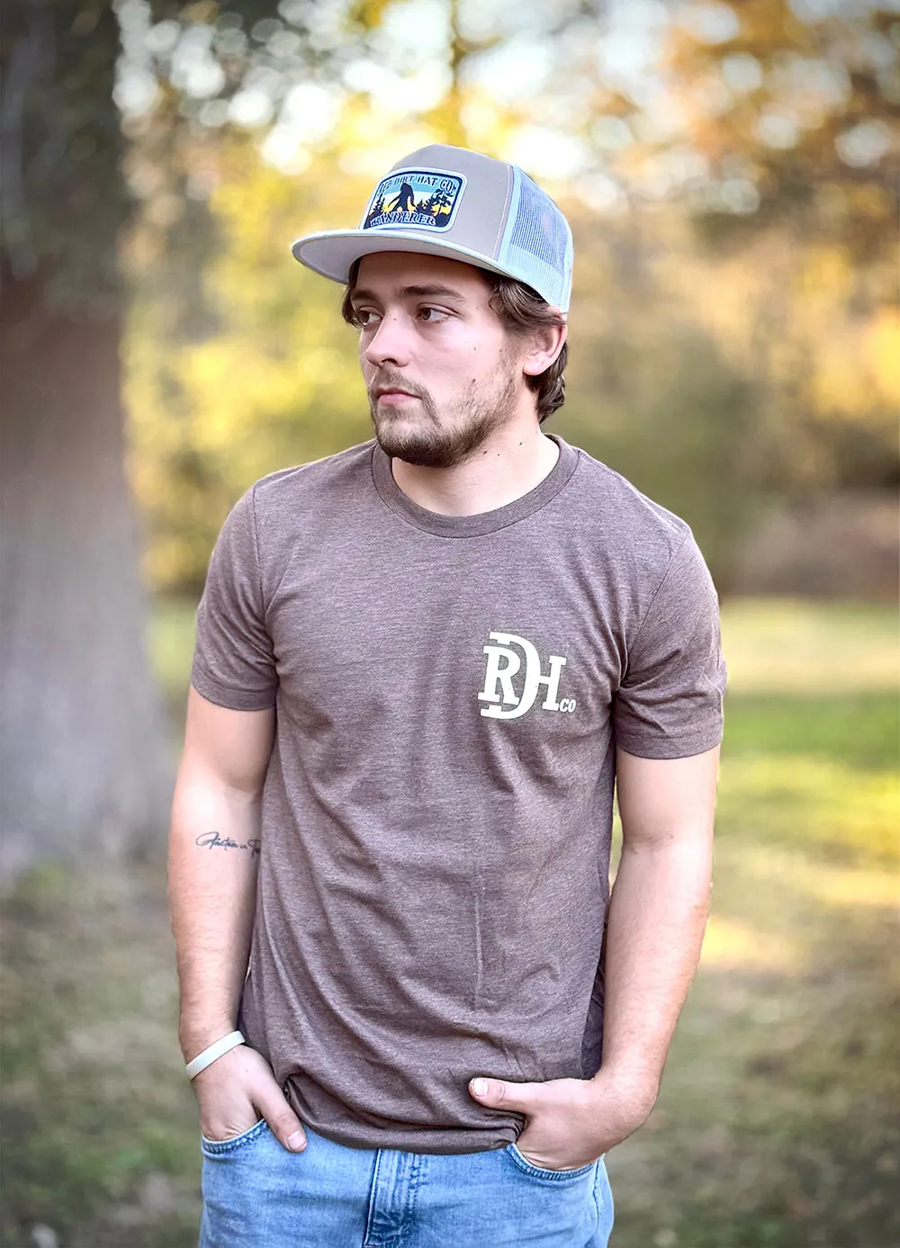 Sporty Flex Stretchable Red Dirt Hat Co. "Buffalo Chip" Graphic T-Shirt in Heather Brown