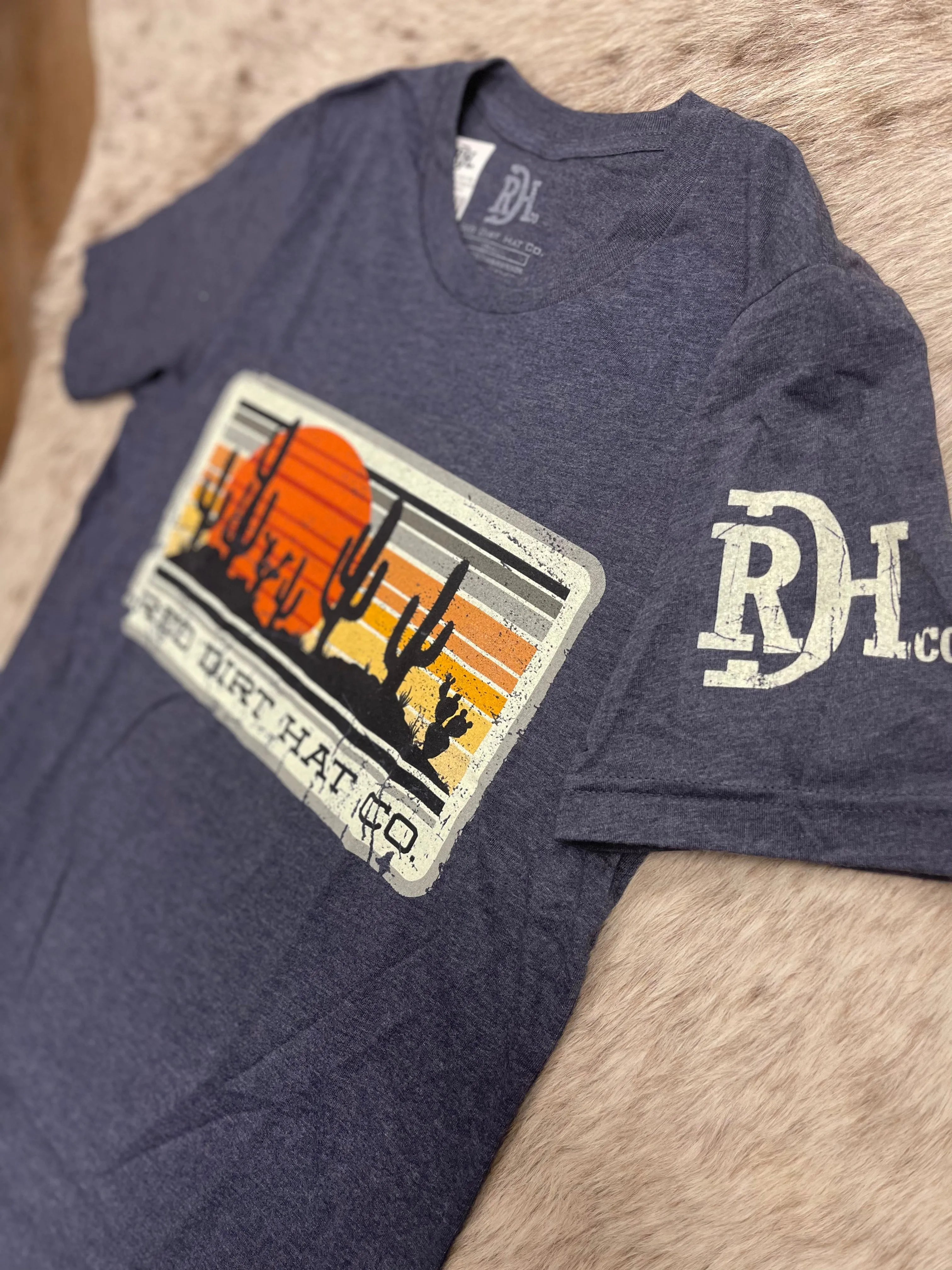 Red Dirt Hat Co. "Striped Sunset" T-Shirt Urban Trend Look Chill Wear