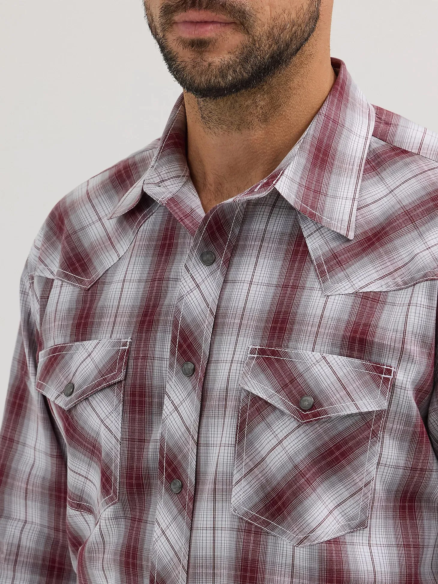 Sleek Fit Leisure Wear Wrangler Men's L/S 20X Competition Western Snap Shirt in Variegated Gray Wine Plaid
