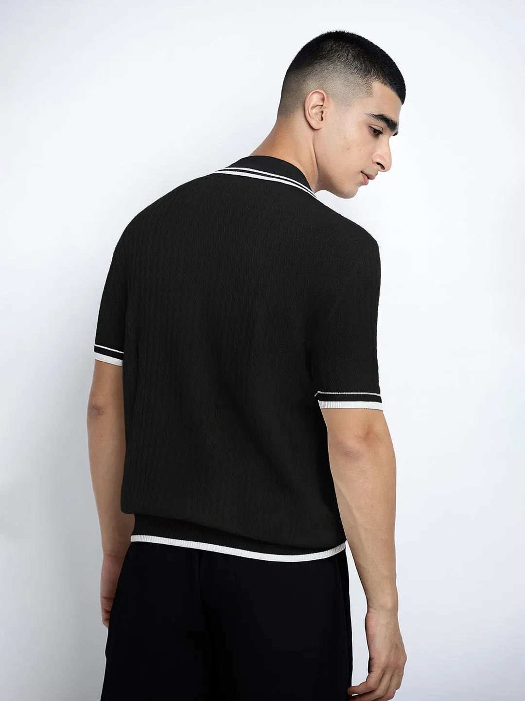 LightweightDesign Men??s Textured Black Short Sleeve Polo T-Shirt with Contrast Zip Details