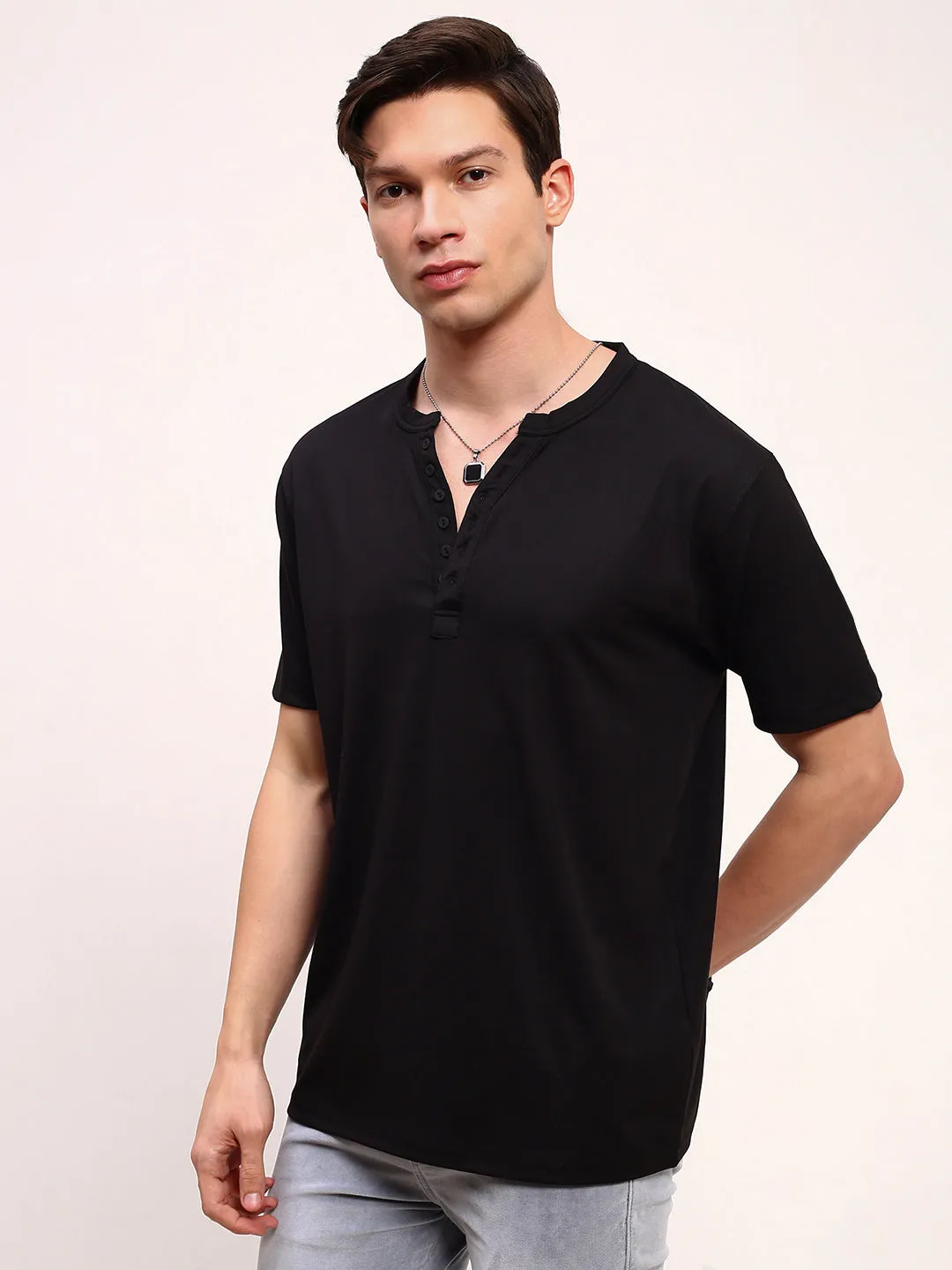 Street-Ready Wear Wrinkle-Resistant Men's Black Solid Henley Neck T-Shirt