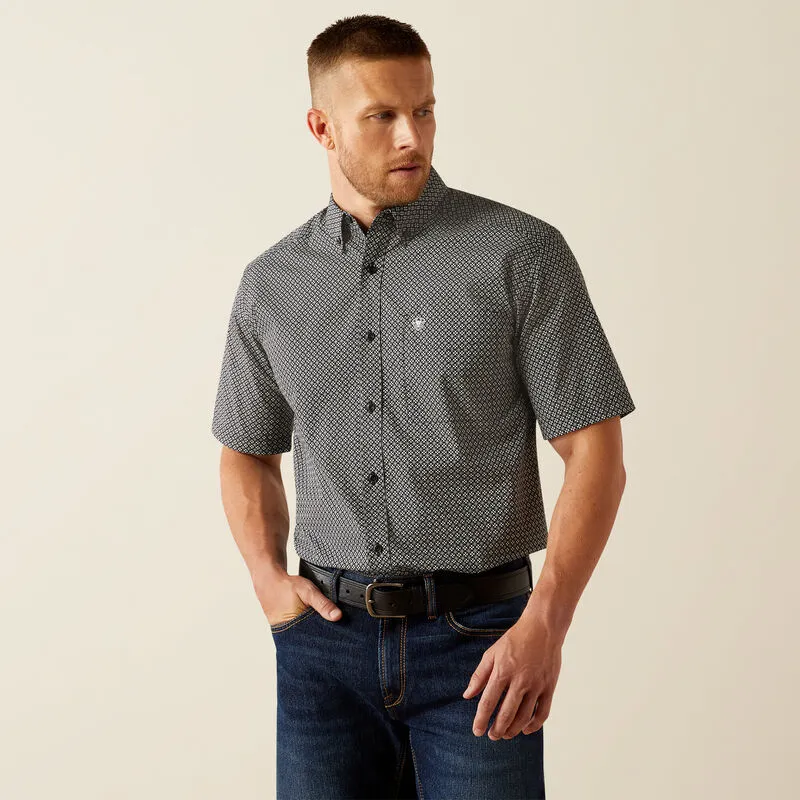 Perfect Layering Casual Day Wear Ariat Men's S/S Geometric Gene Classic Fit Western Button Down Shirt in Black