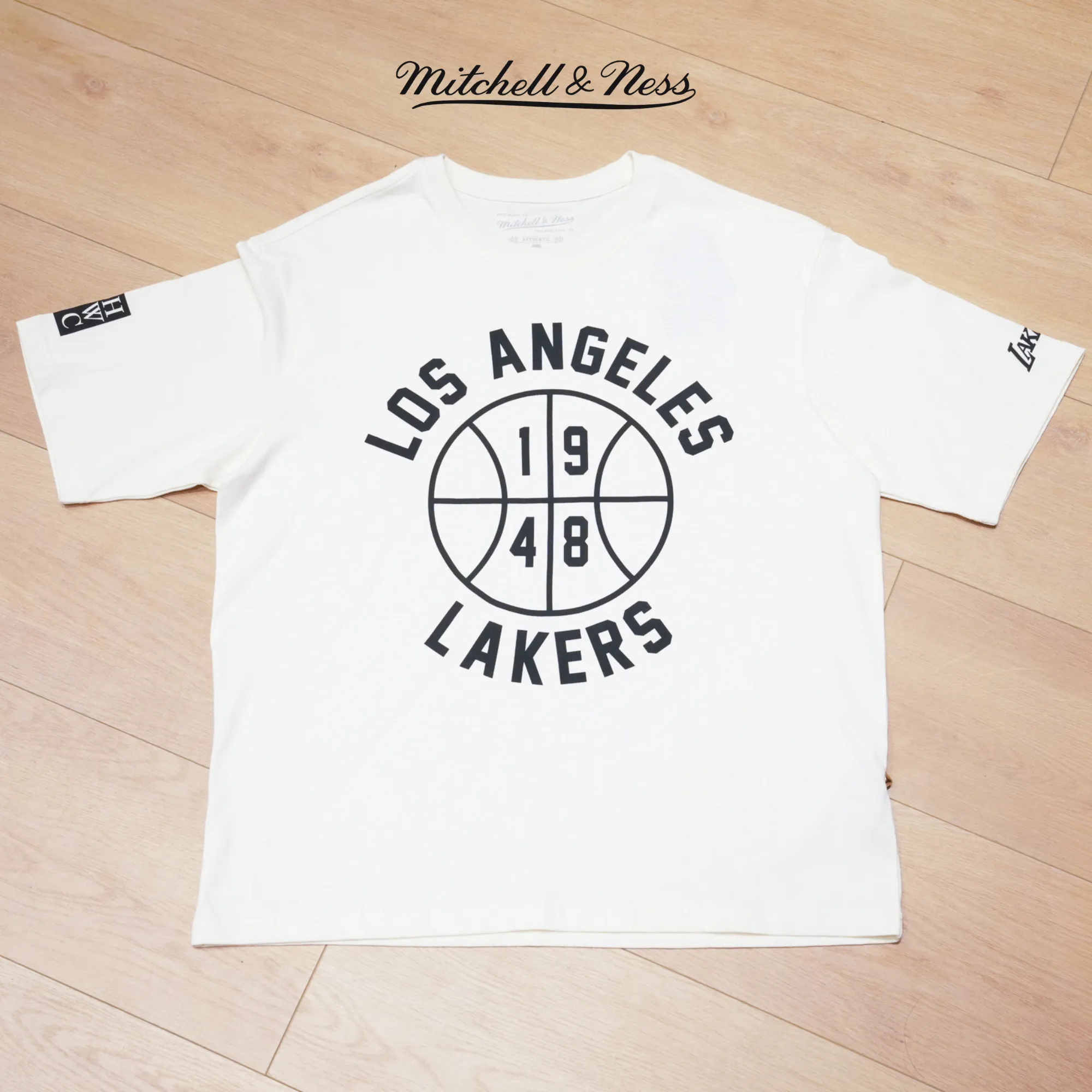 Wicking Properties Mitchell & Ness Los Angeles Lakers Mono Vintage Boxy Tee