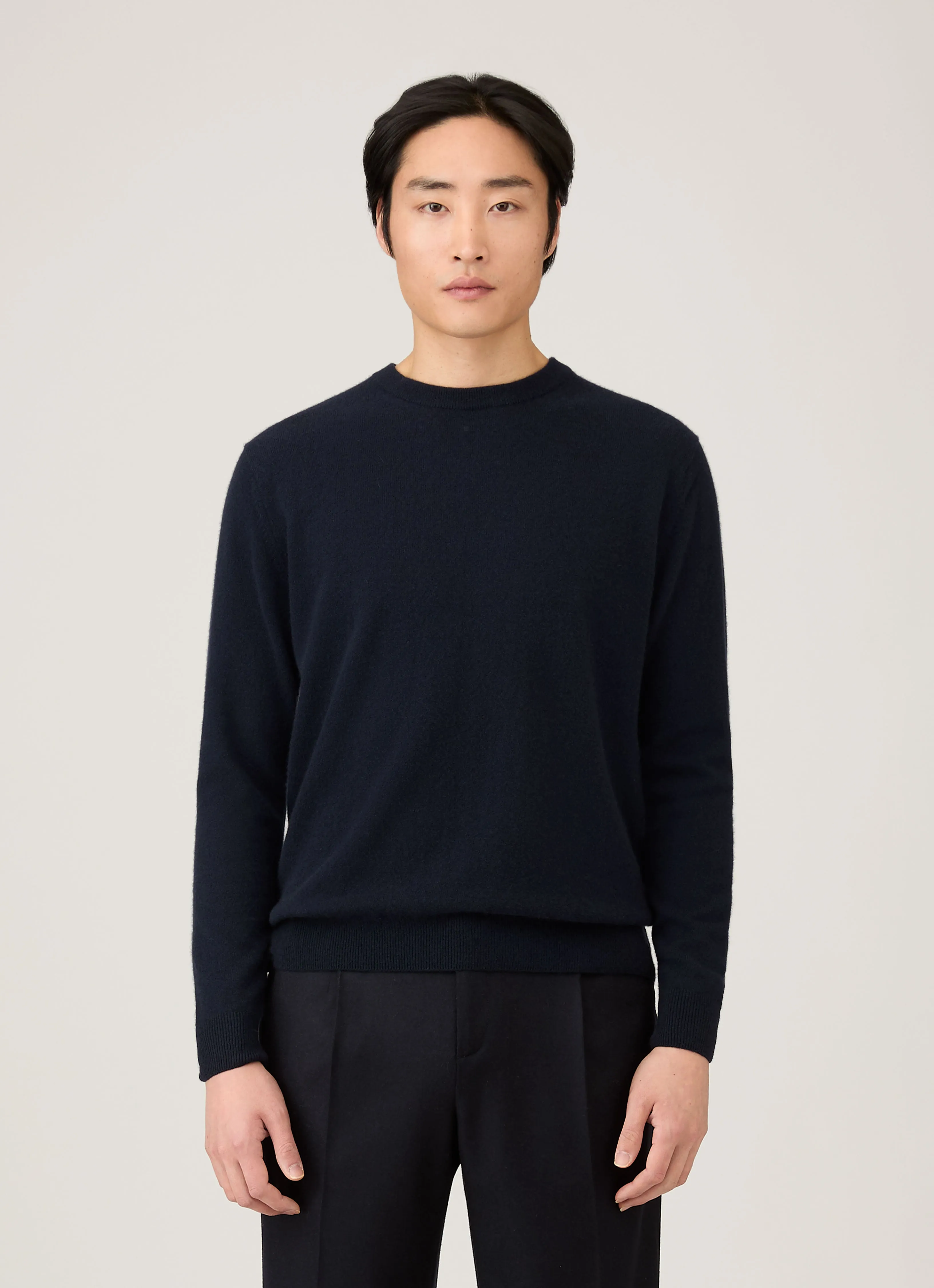Men's Cashmere Crew Neck Jumper in Navy Street Layer Seamless construction