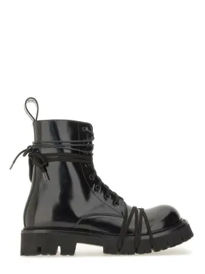 Flat Surface Win Step High-Shine Lace-Up Boots