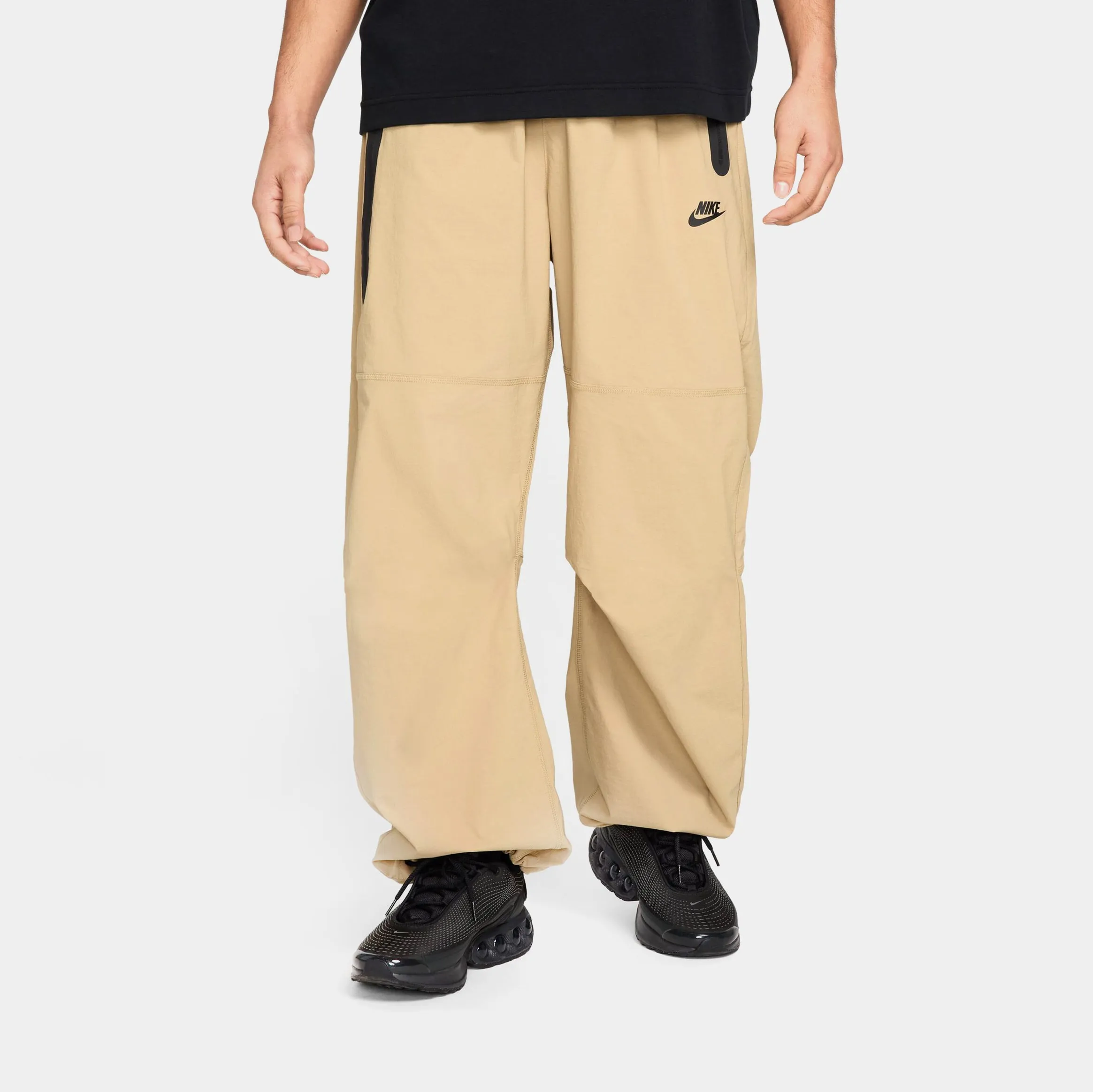 Mid-rise fit Tech Woven Oversized Trousers Mens Pants (Parachute Beige/Black)