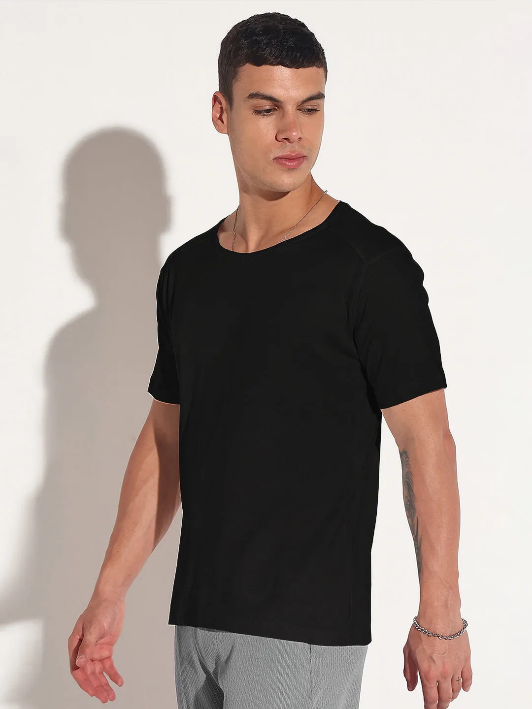 Men's Black Round Neck Regular Fit T-Shirt Light Layer