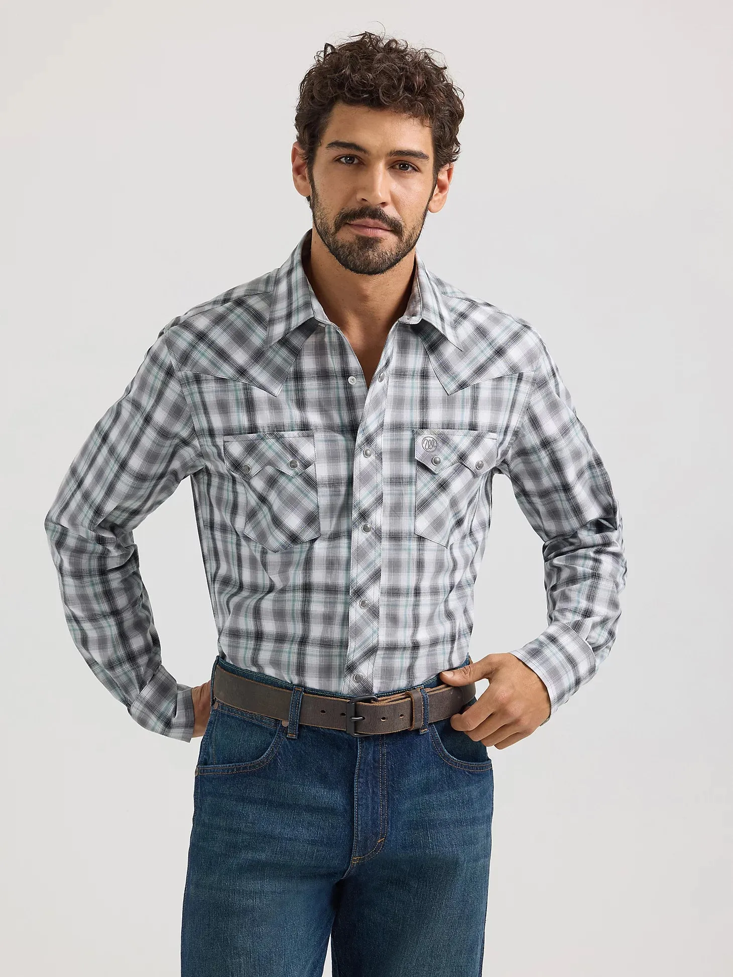 Holiday Outfit Midweight Knit Wrangler Retro Men's L/S Sawtooth Pocket Plaid Western Snap Shirt in Smoky Grey