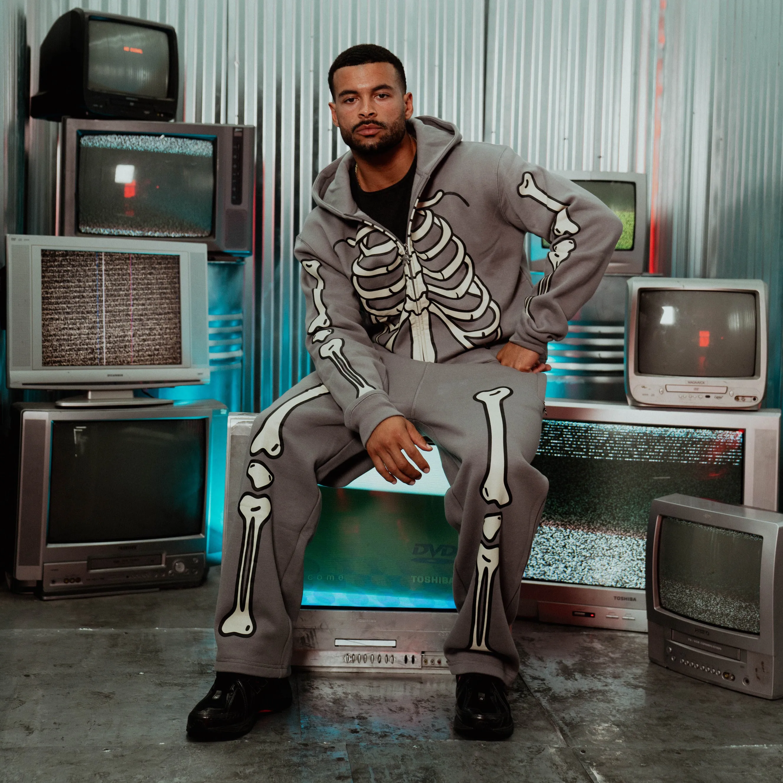 Warm design Disney Mickey and Friends By Shoe Palace Skeleton Fleece Mens Sweatpants (Grey/Black)