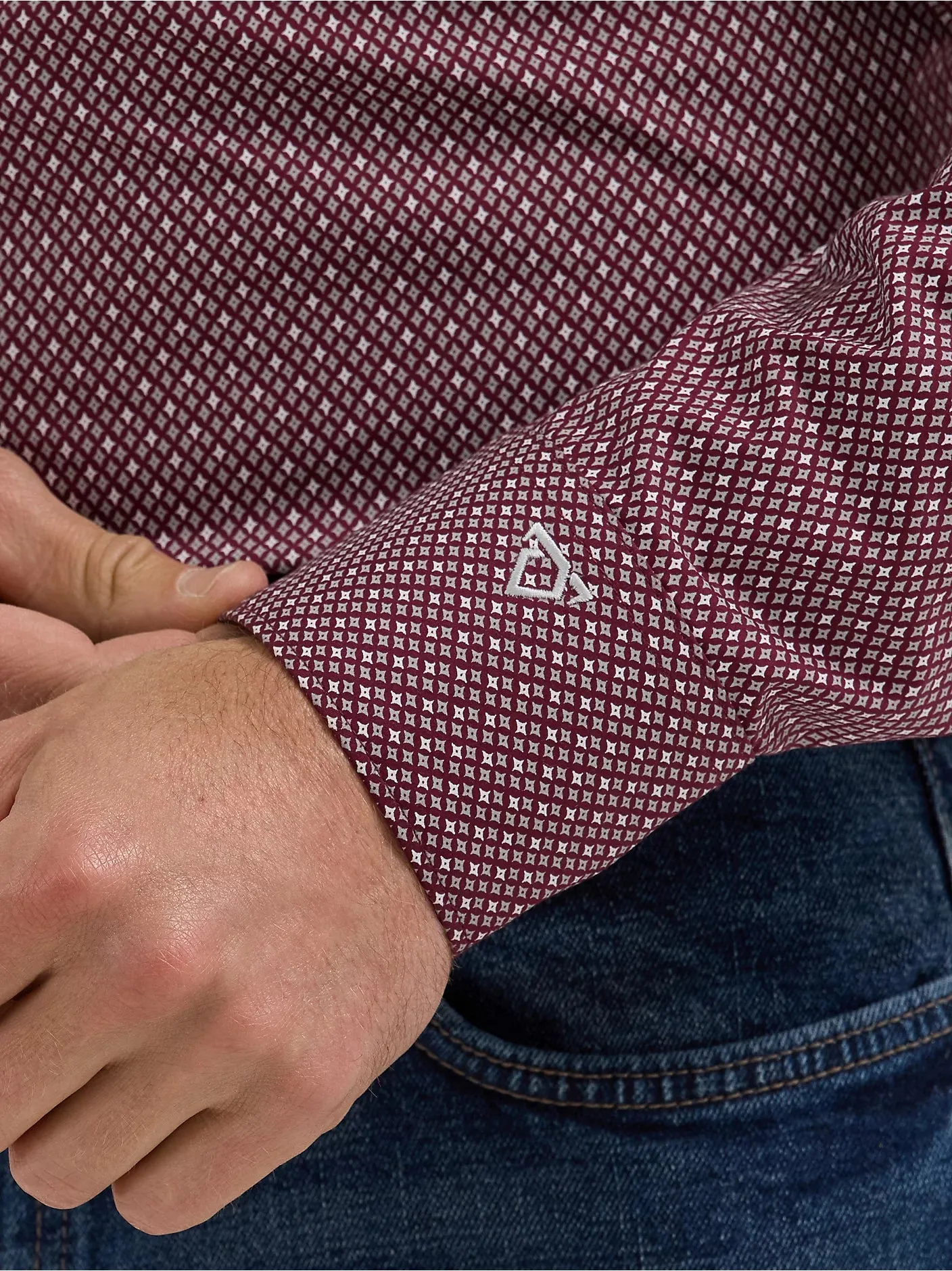 Perfect Design Chill Wear Wrangler Men's Cody Johnson L/S Diamond Button Down Shirt in Burgundy