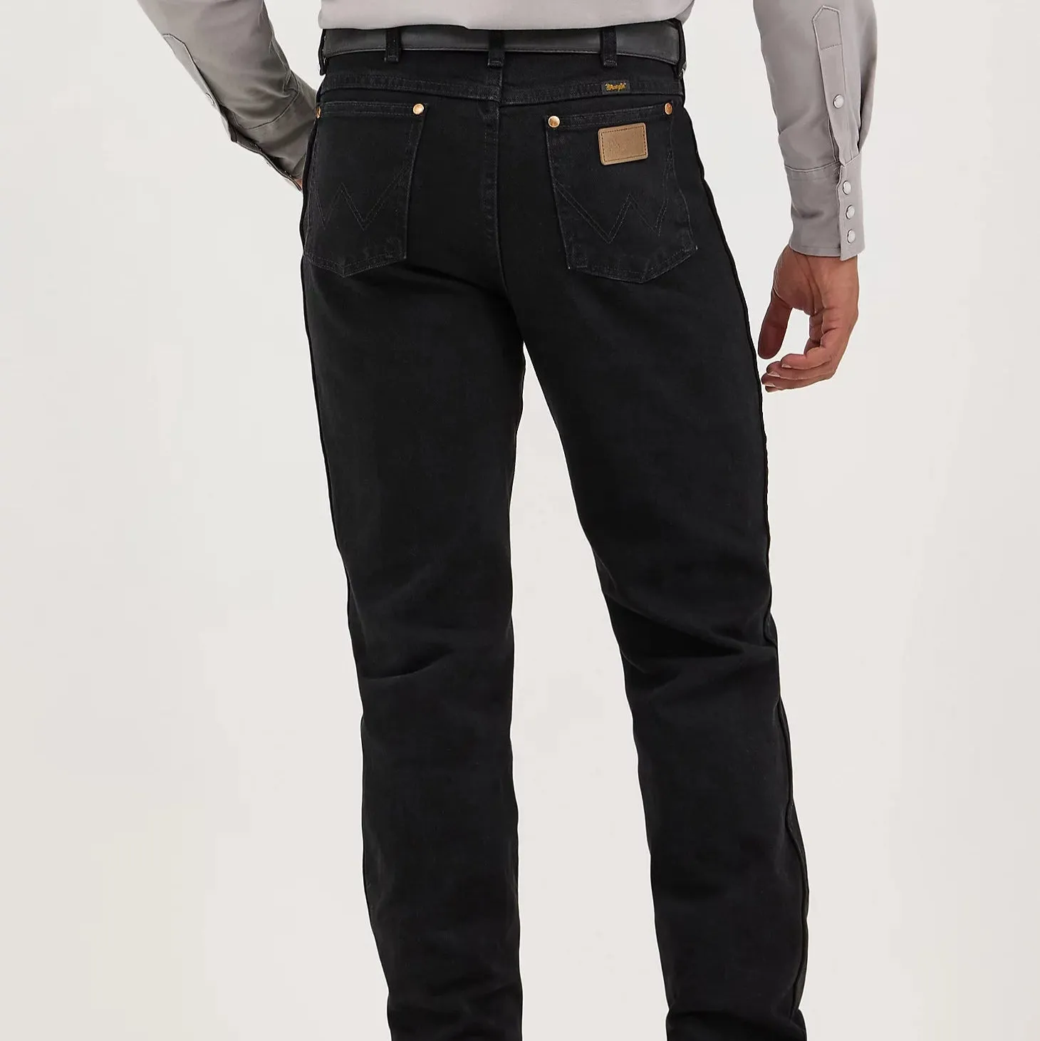 Workday Outfit Wrangler Men's Cowboy Cut Slim Fit Jean in Shadow Black