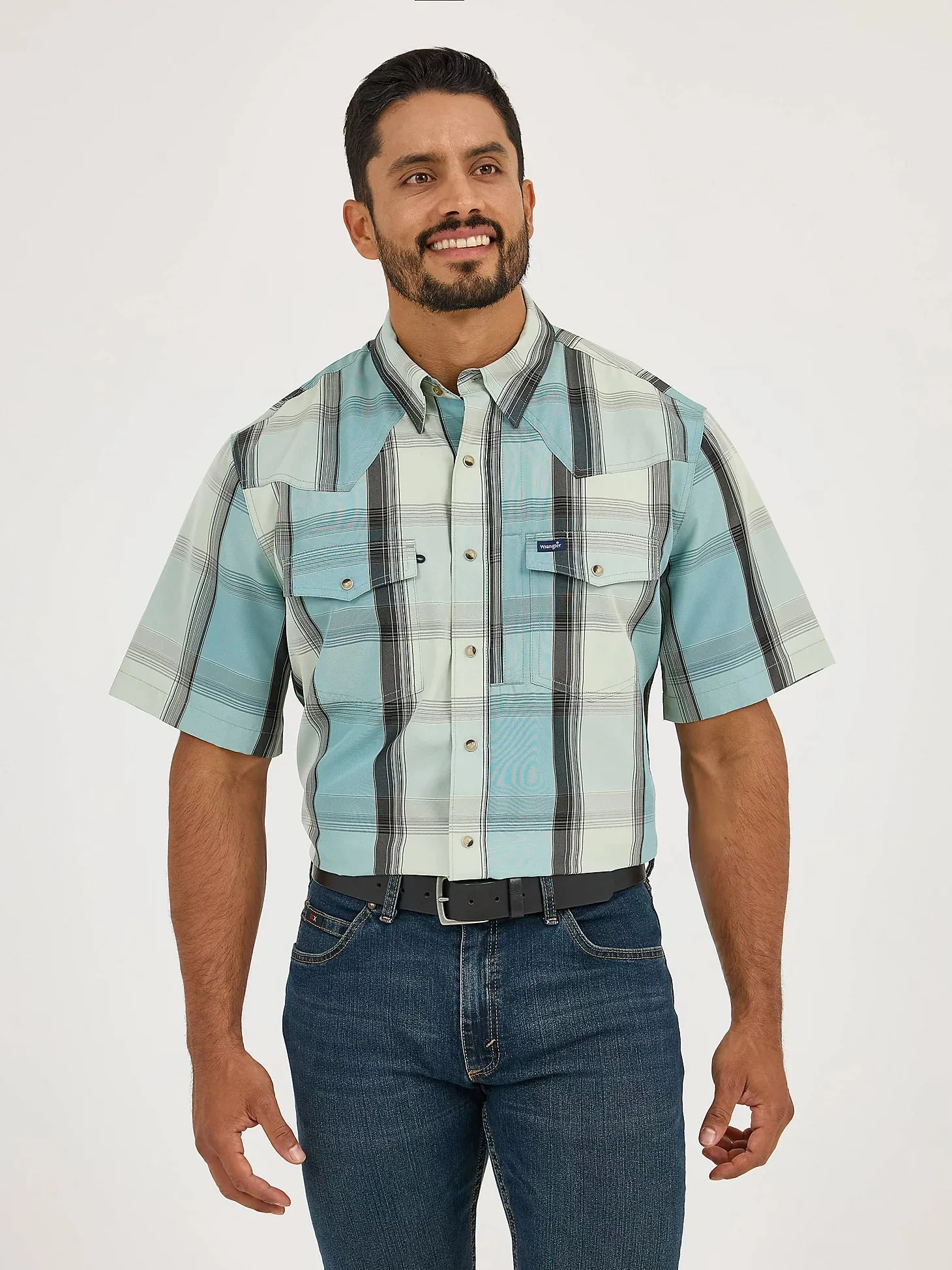 Flexible Collar Wrangler Men's S/S Plaid Performance Western Snap Shirt in Cloudy Blues (Available in Tall Sizes)