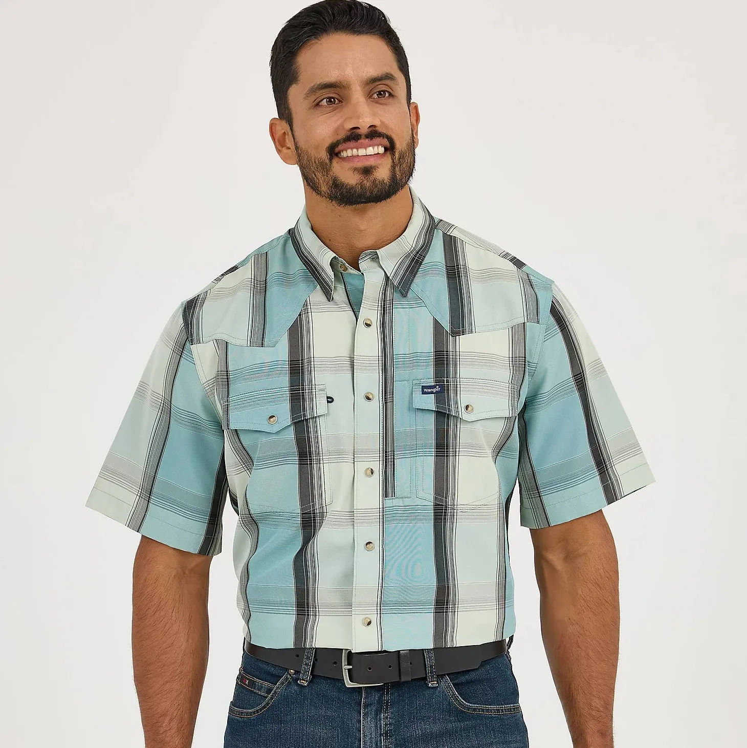 Wrangler Men's S/S Plaid Performance Western Snap Shirt in Cloudy Blues (Available in Tall Sizes) Breathable knit Crew neck classic