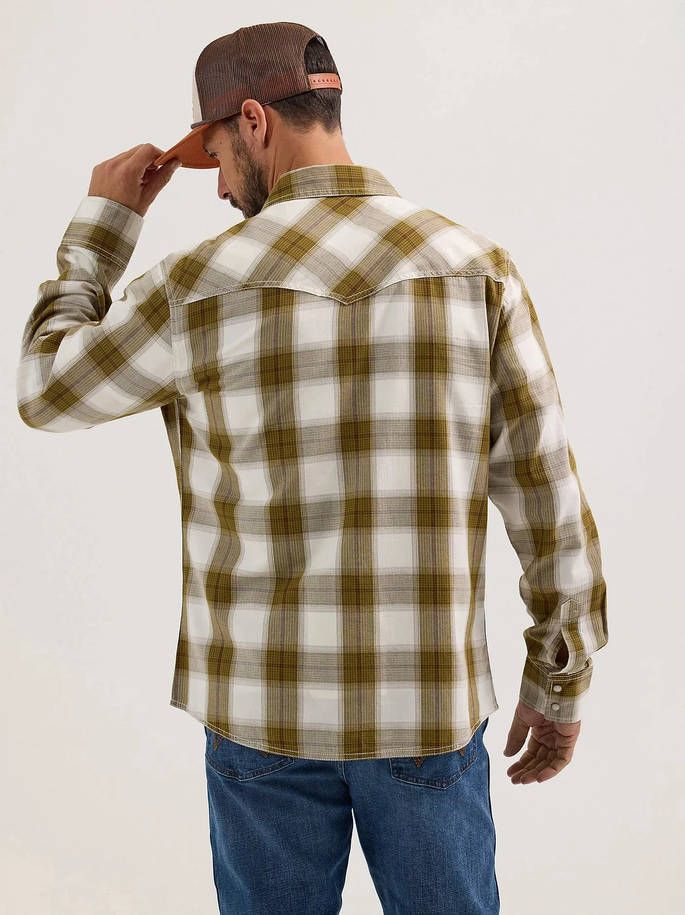 Comfy Performance Wear Work efficiency Wrangler Retro Men's L/S Premium Plaid Western Snap Shirt in Olive