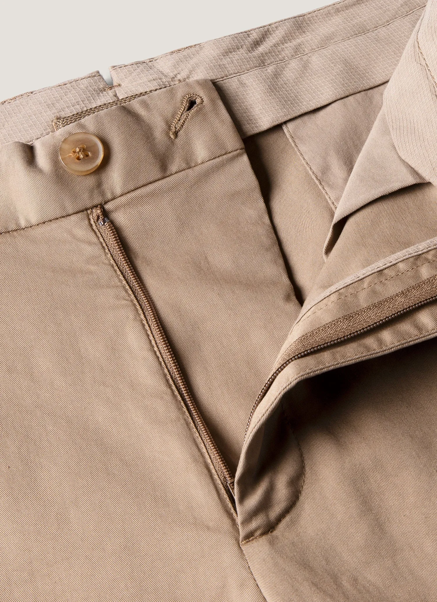 Men's Chino Shorts in Dark Stone Sleek Cut Stretchable Material